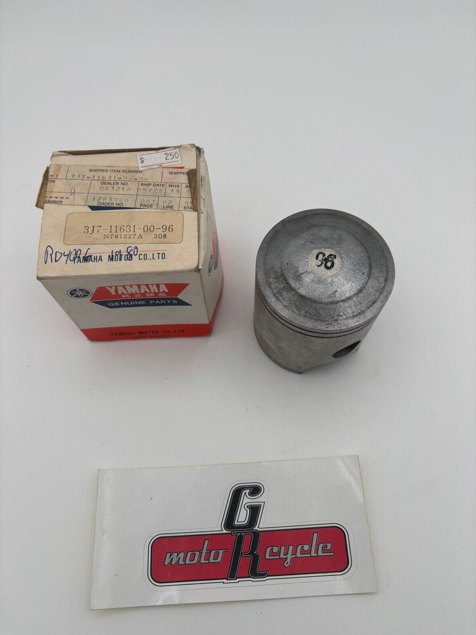 YAMAHA PISTON (STD) 3J7-11631-00-96 Y16