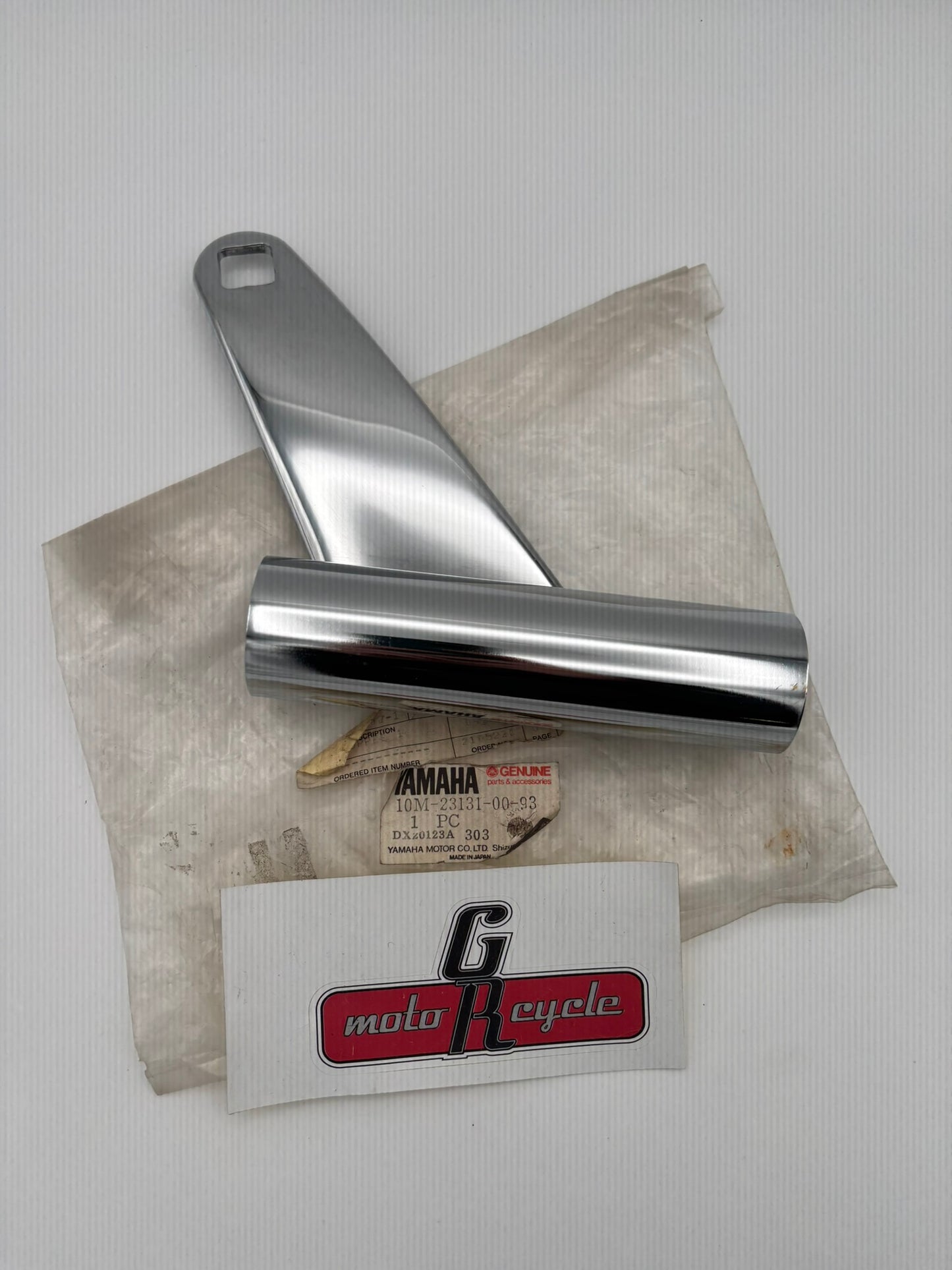 YAMAHA FRONT FORK UPPER COVER 2. 10M-23131-00-93 Y16