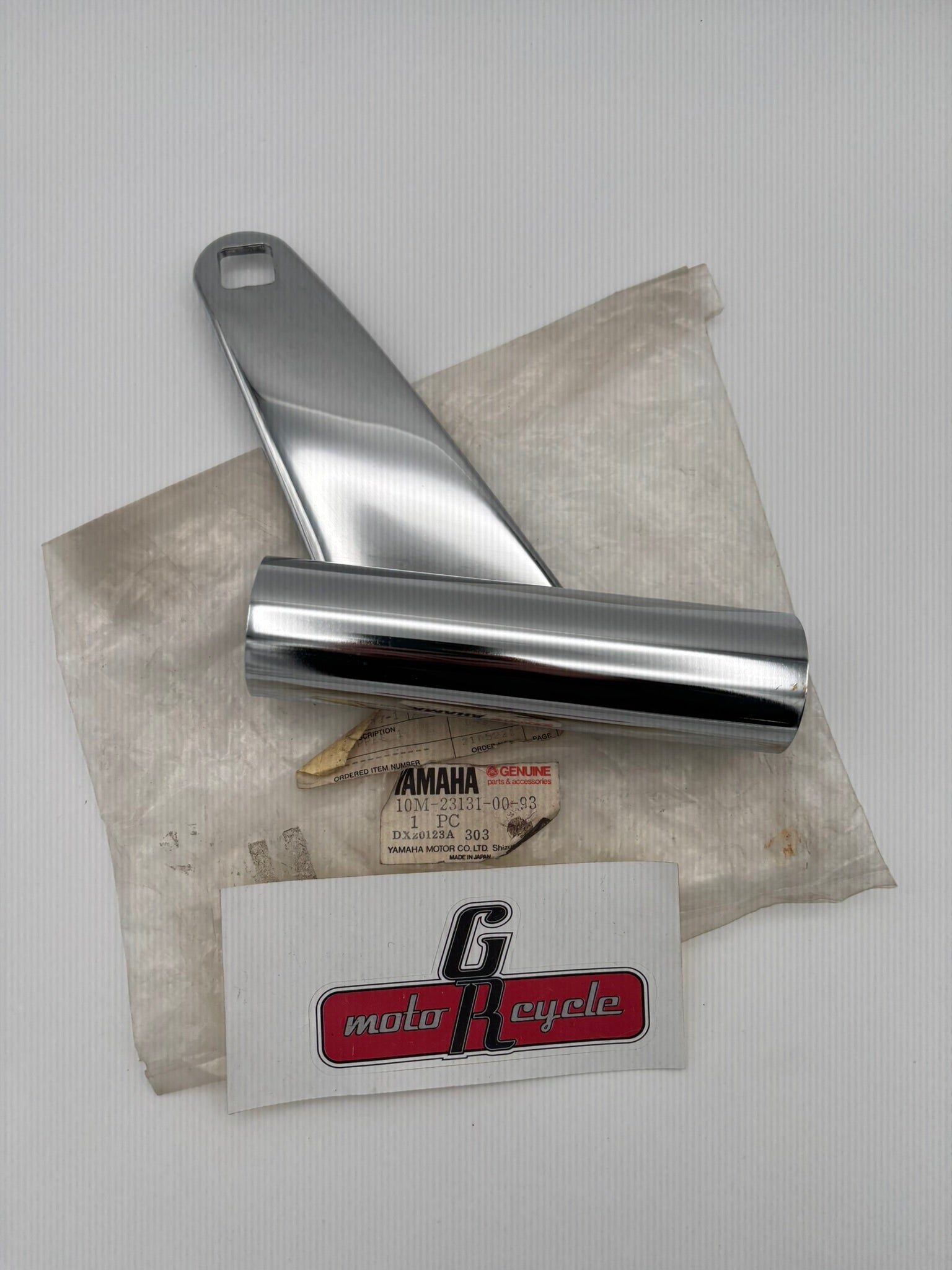 YAMAHA FRONT FORK UPPER COVER 2. 10M-23131-00-93 Y16