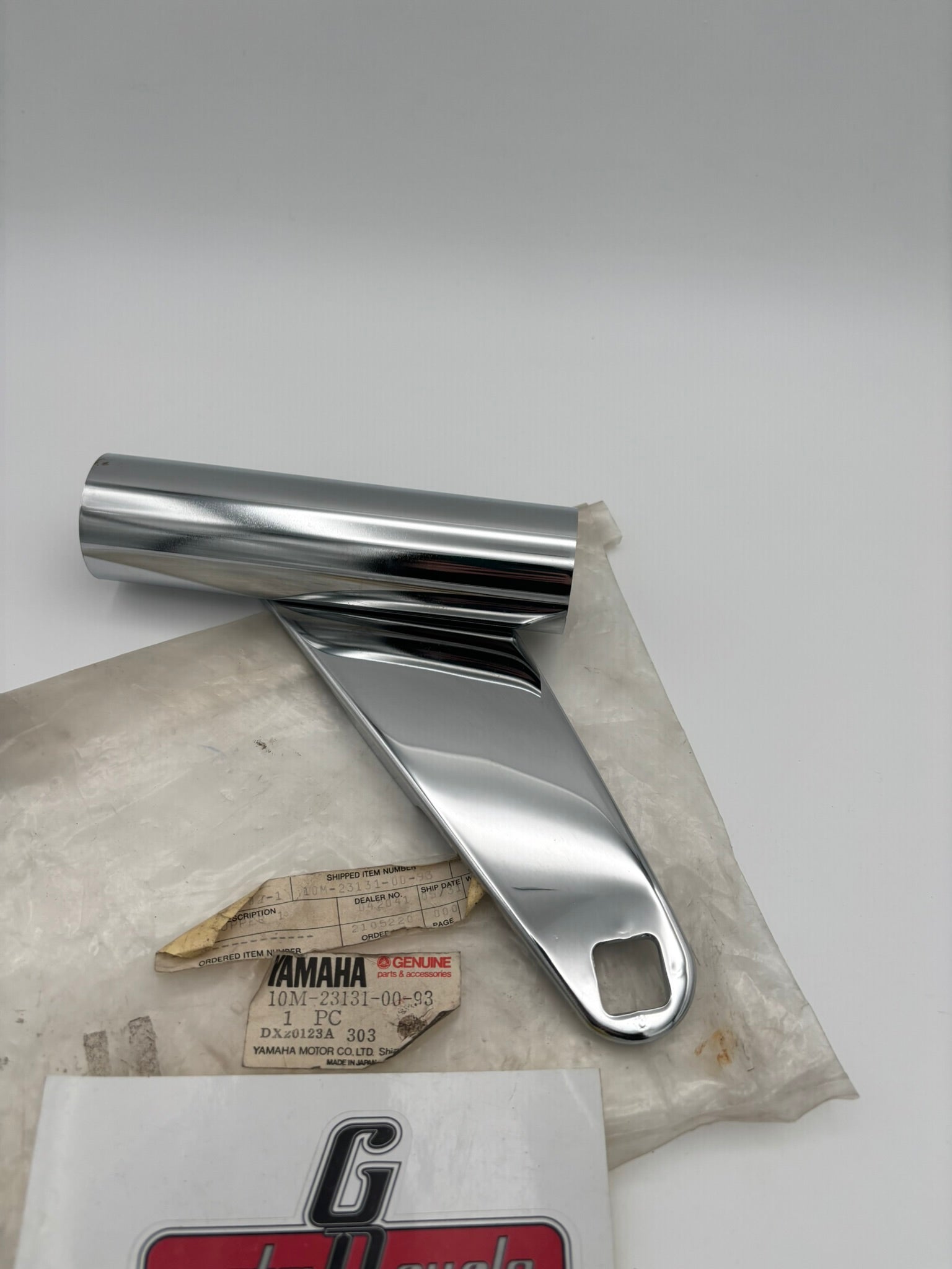 YAMAHA FRONT FORK UPPER COVER 2. 10M-23131-00-93 Y16
