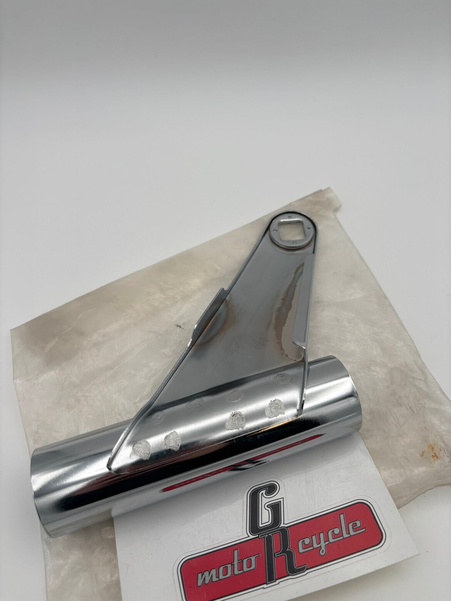 YAMAHA FRONT FORK UPPER COVER 2. 10M-23131-00-93 Y16