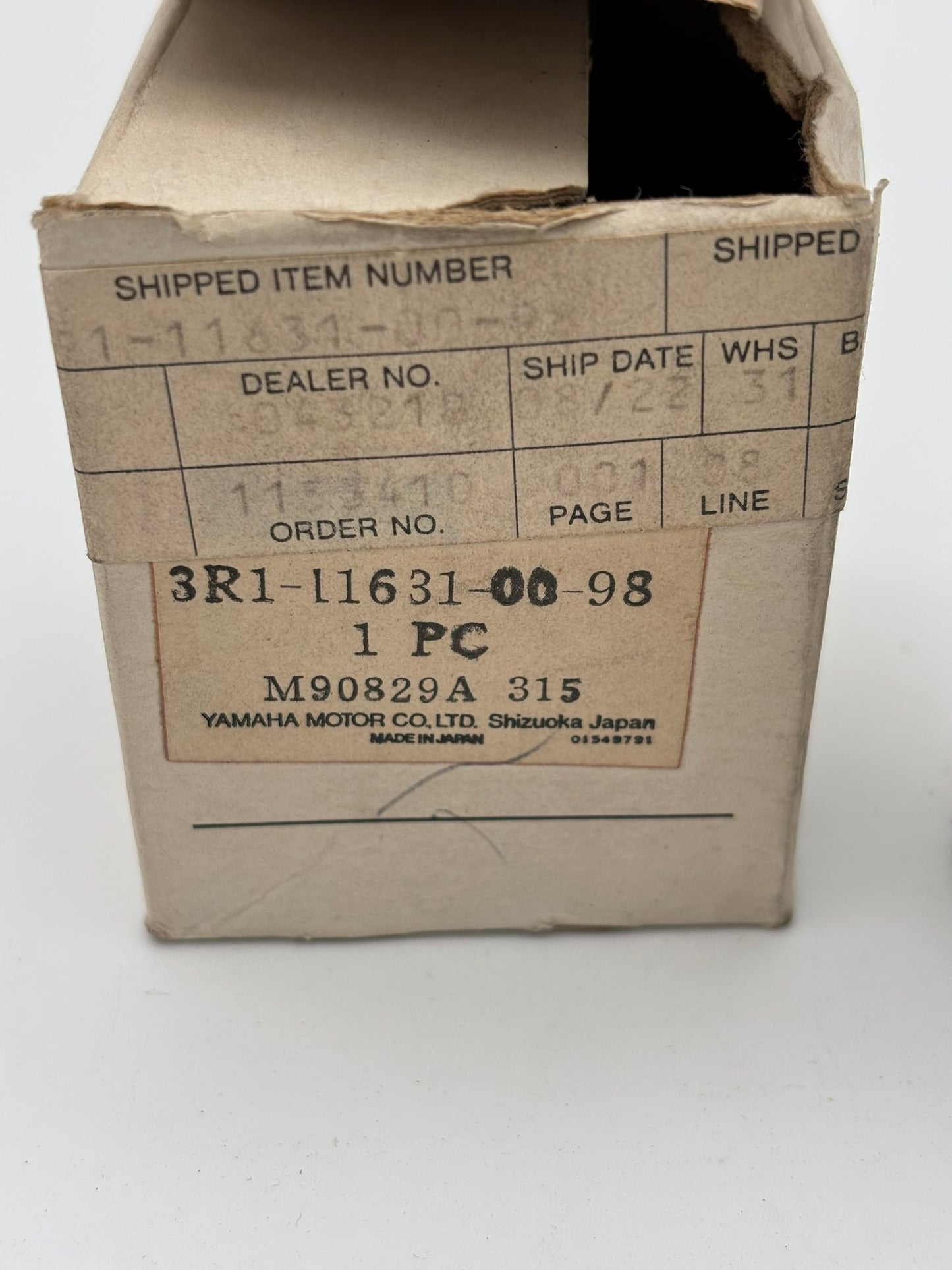 YAMAHA PISTON (STD) (SUB 3R1-11631-02-97 ) 3R1-11631-00-98 Y17