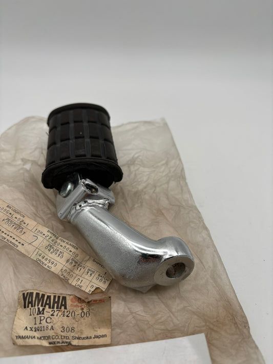 YAMAHA FRONT RIGHT HAND FOOTREST ASSY 10M-27420-00-00 Y17