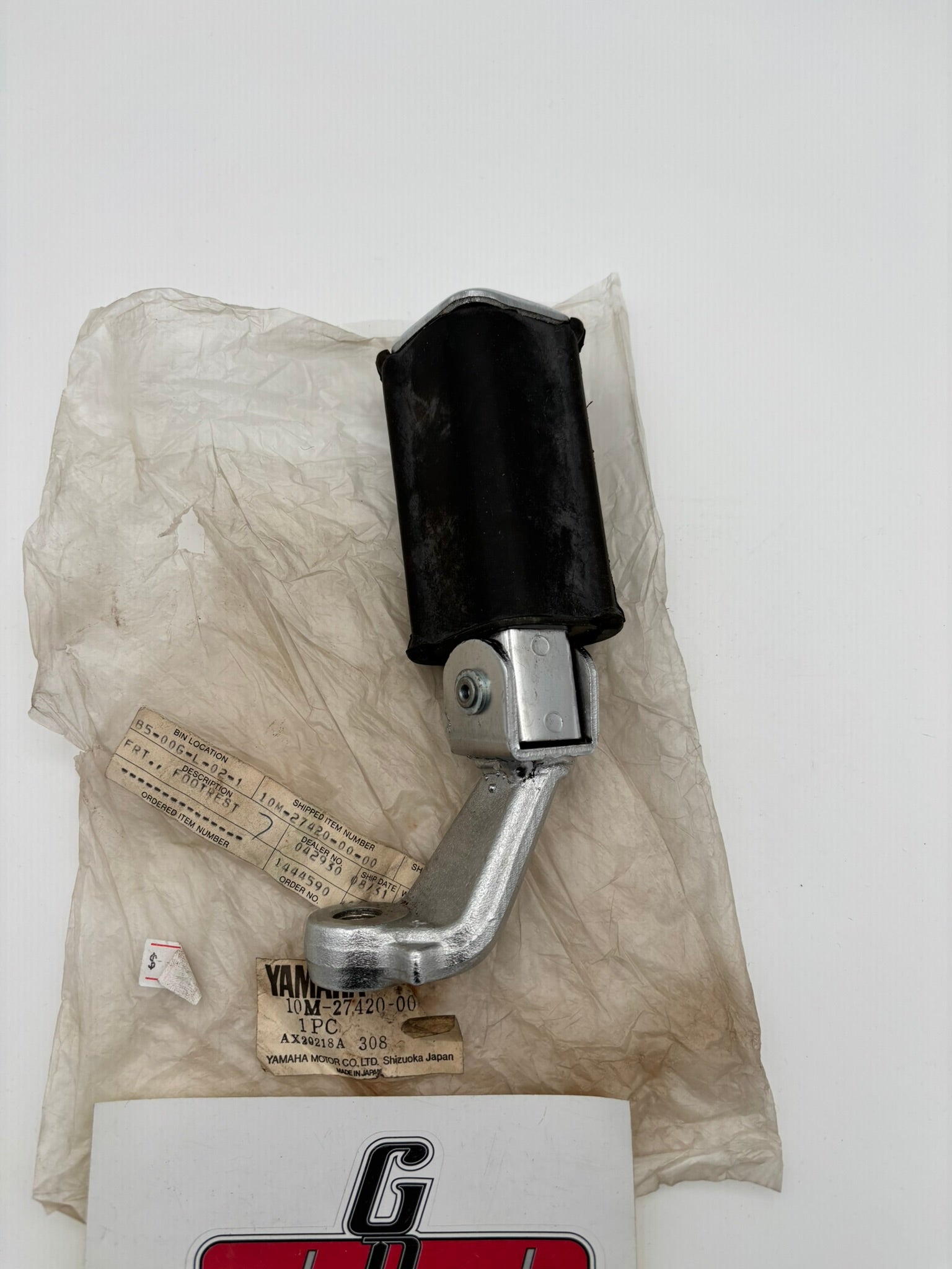 YAMAHA FRONT RIGHT HAND FOOTREST ASSY 10M-27420-00-00 Y17
