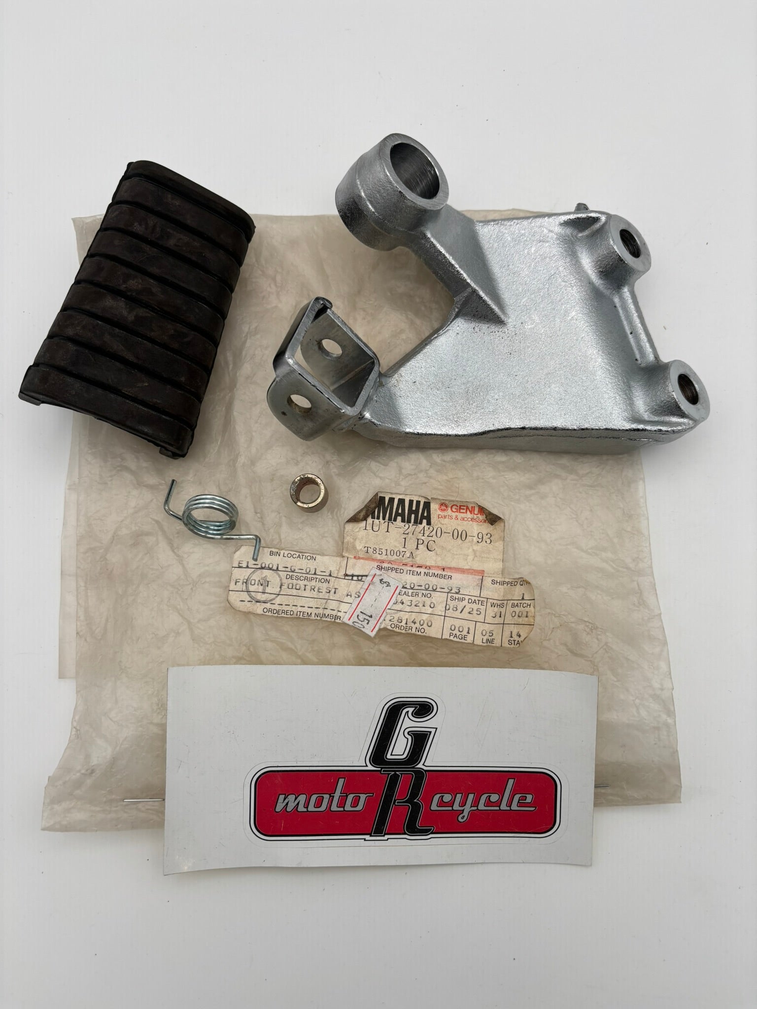 YAMAHA RIGHT FRONT FOOTREST (INCOMPLETE) 1UT-27420-00-93-I Y17