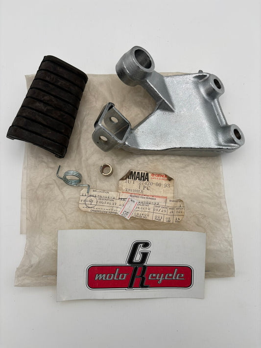 YAMAHA RIGHT FRONT FOOTREST (INCOMPLETE) 1UT-27420-00-93-I Y17