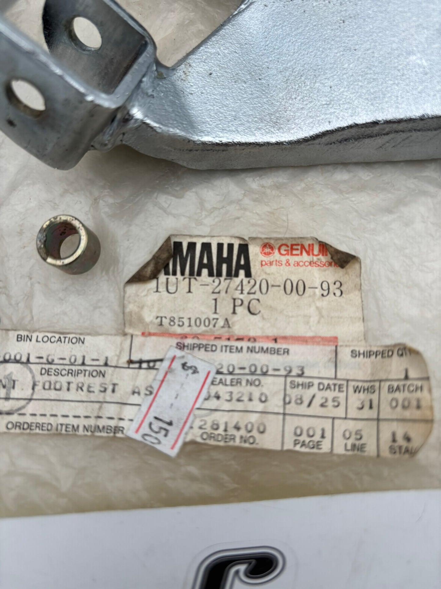 YAMAHA RIGHT FRONT FOOTREST (INCOMPLETE) 1UT-27420-00-93-I Y17