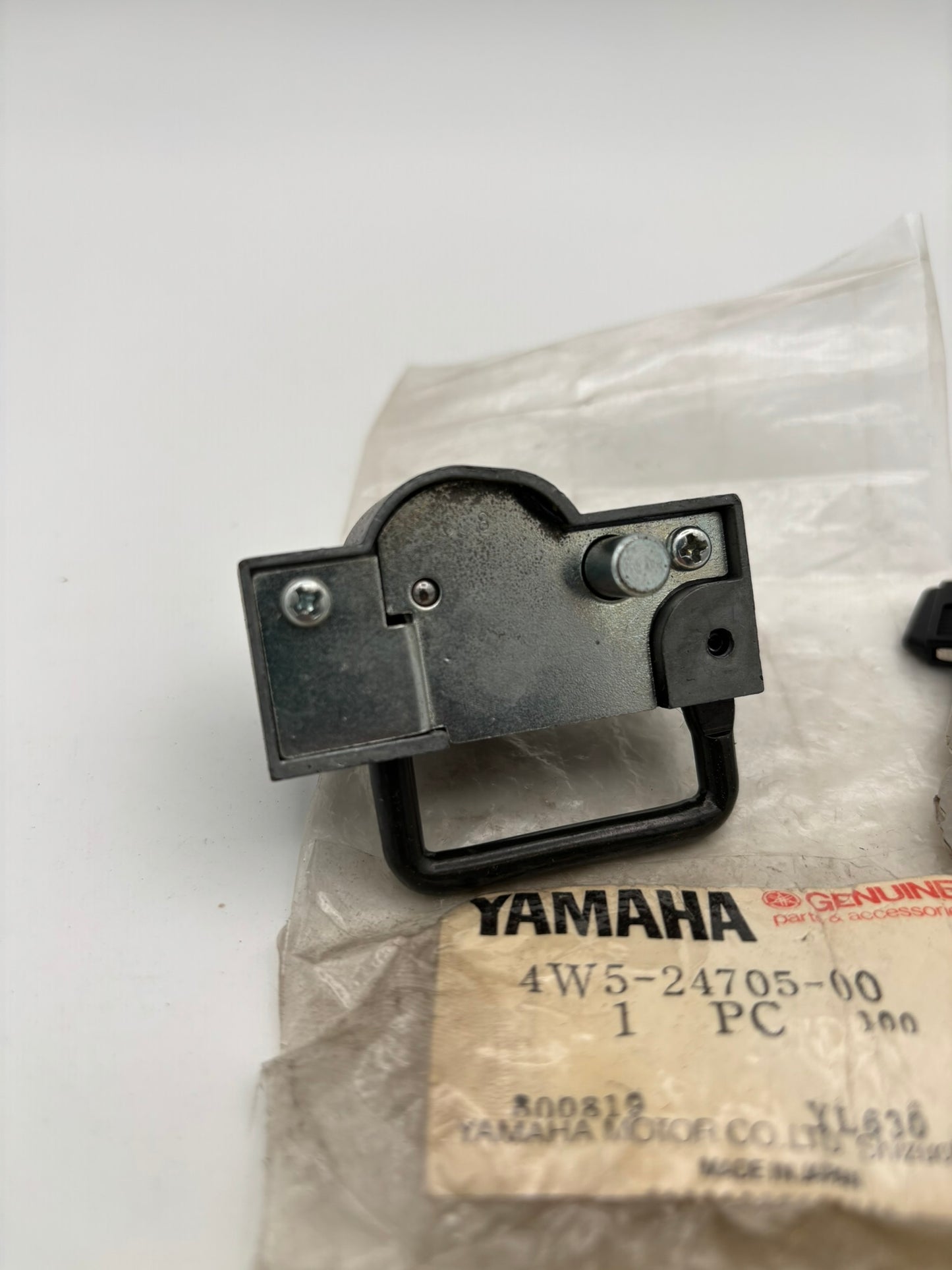 YAMAHA 1981 XJ650L SEAT LOCK ASSY 4W5-24705-00-00 Y17