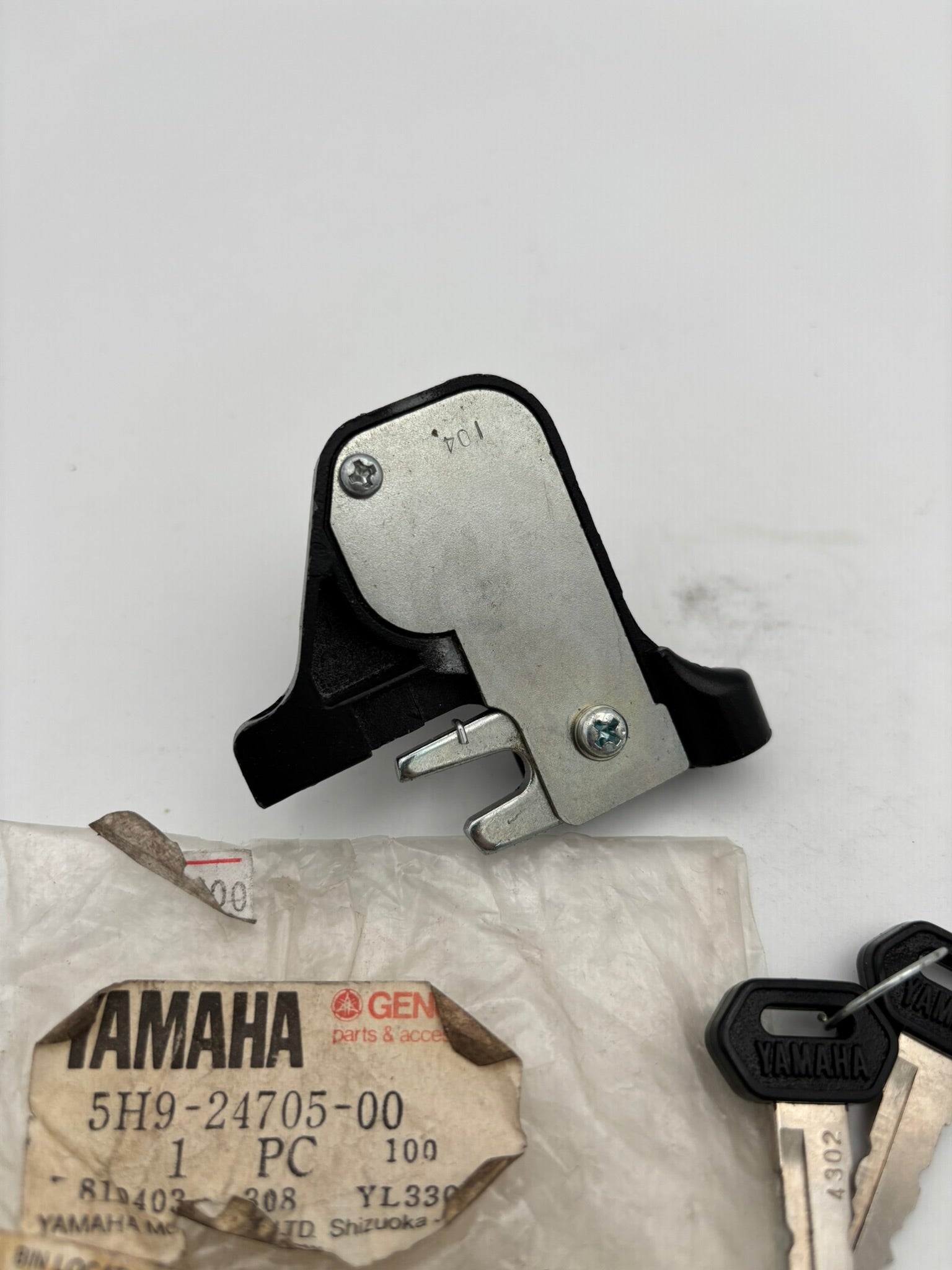YAMAHA SEAT LOCK ASSY 5H9-24705-00-00 Y17