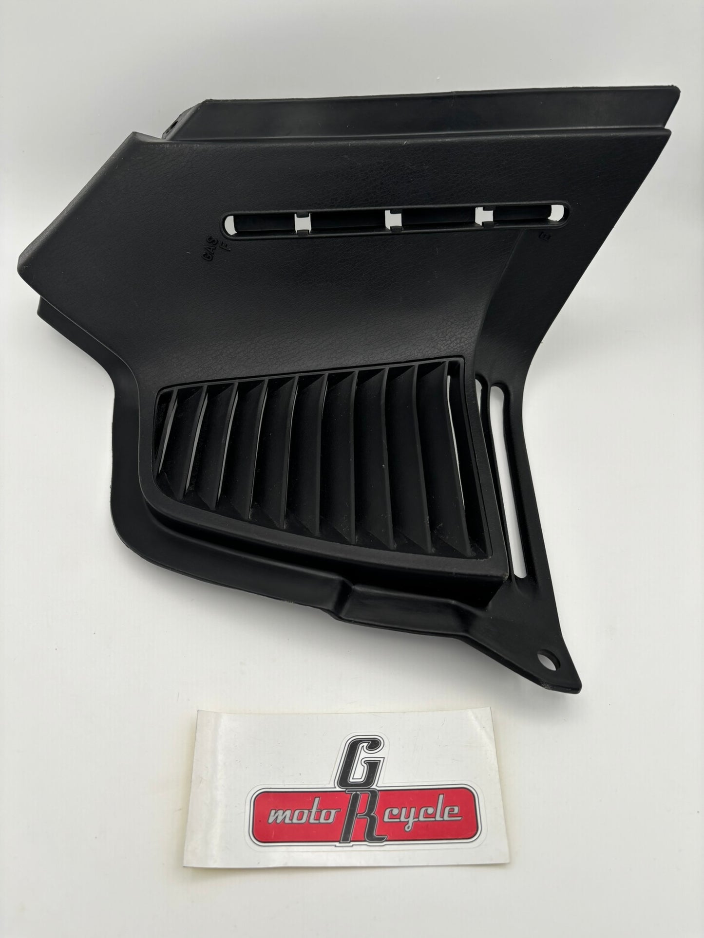 YAMAHA LEFT LOUVER 8K4-77131-00-00 Y18