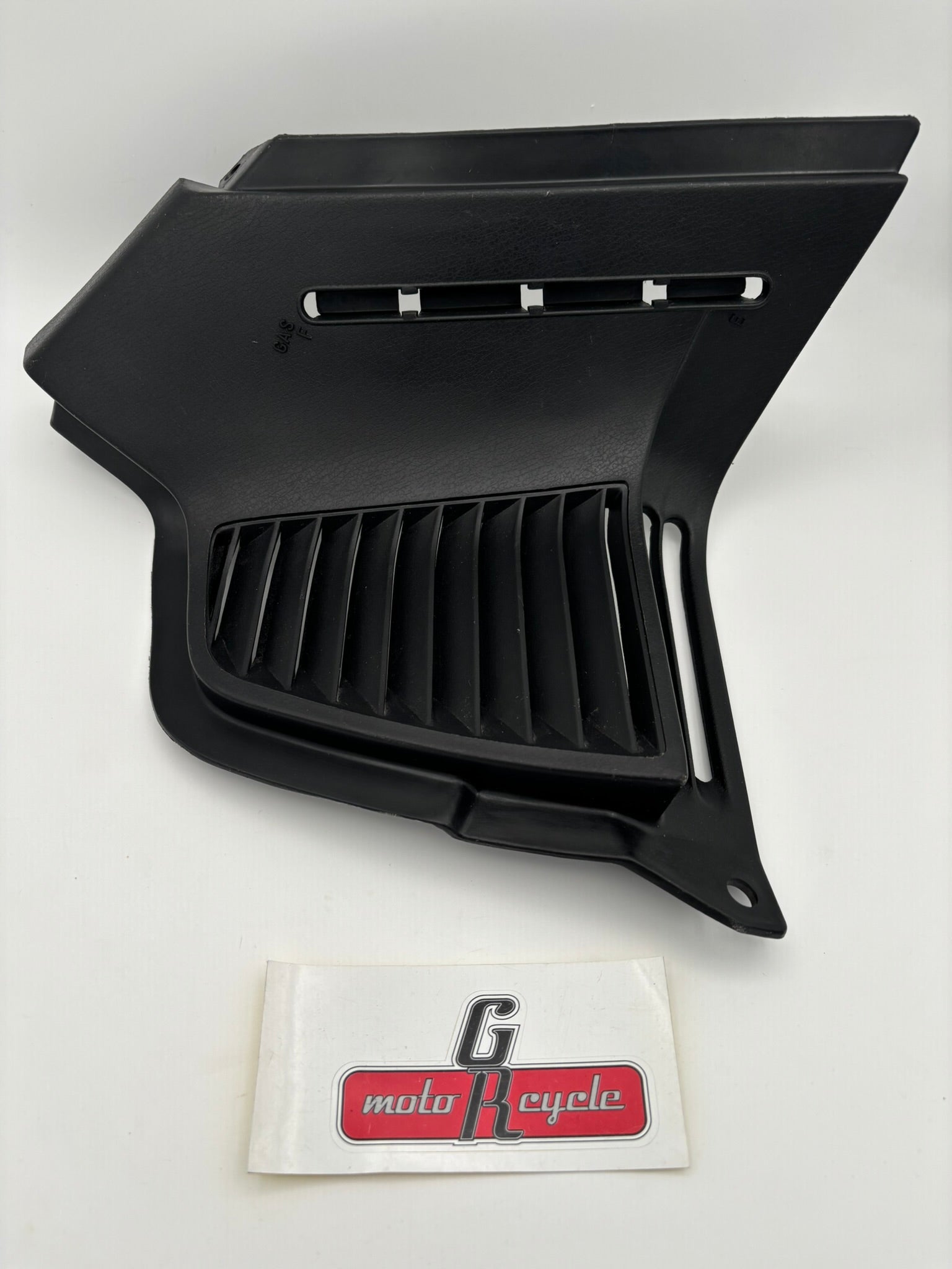 YAMAHA LEFT LOUVER 8K4-77131-00-00 Y18