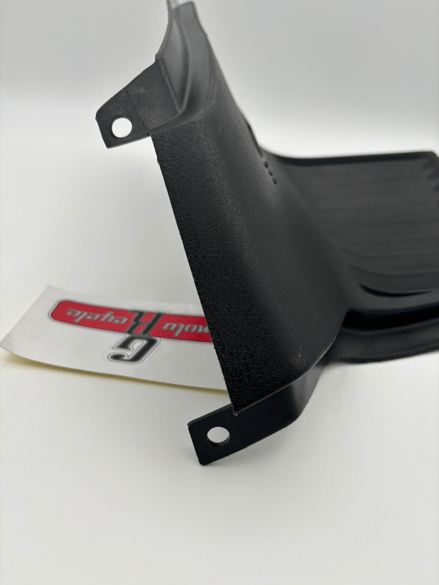 YAMAHA LEFT LOUVER 8K4-77131-00-00 Y18