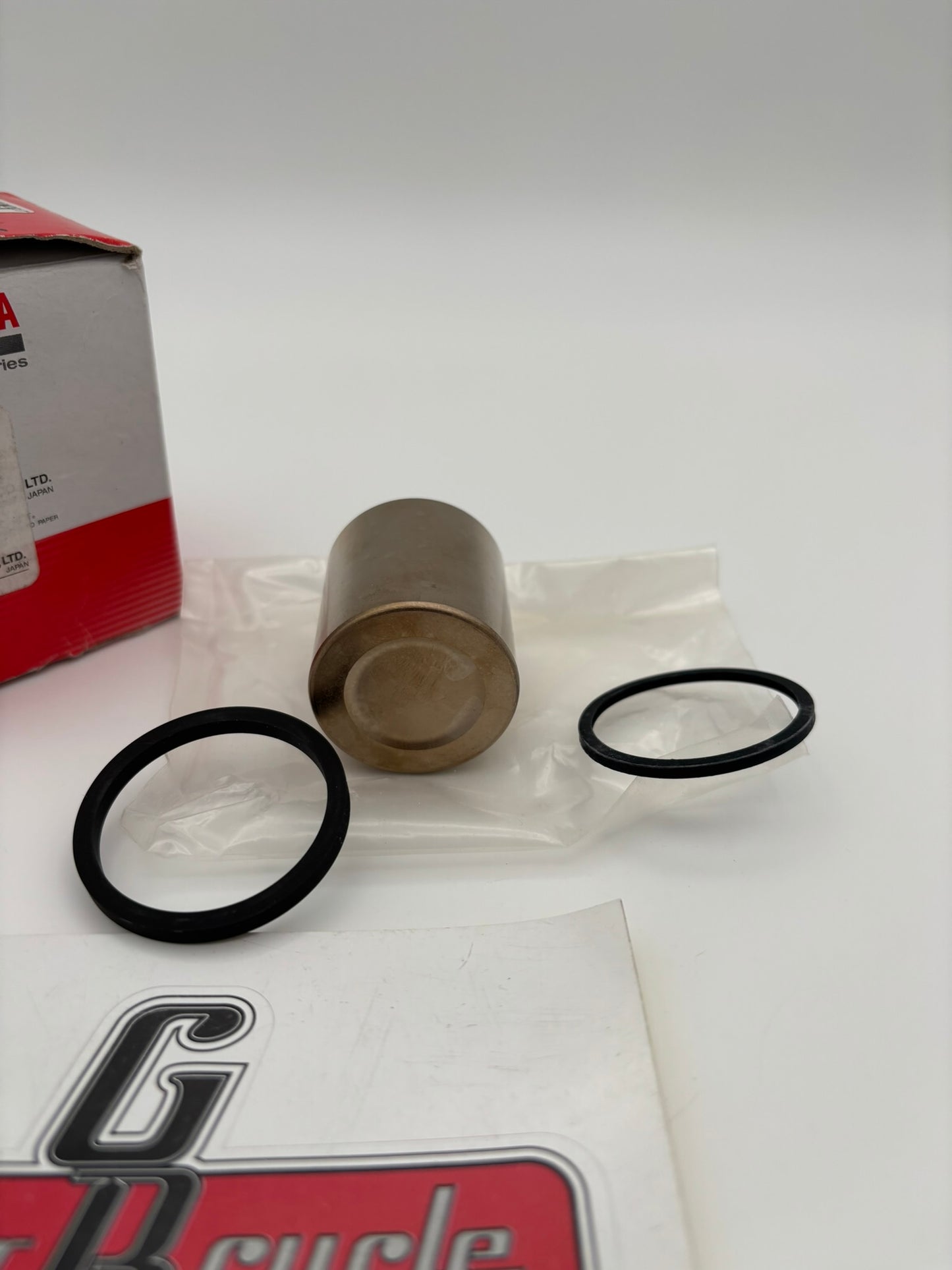 YAMAHA CALIPER PISTON ASSY 3B4-W0057-20-00 Y19
