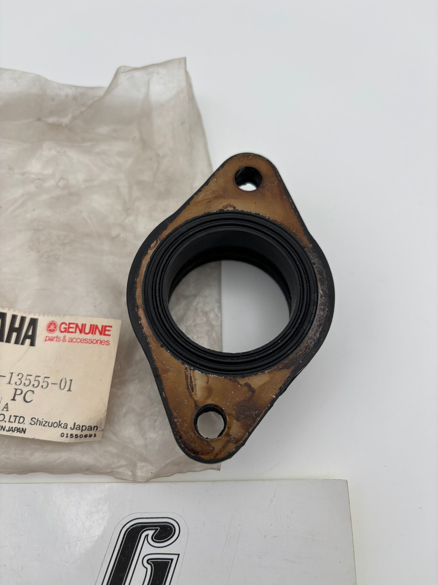 YAMAHA INTAKE MANIFOLD 8H8-13555-01-00 Y19