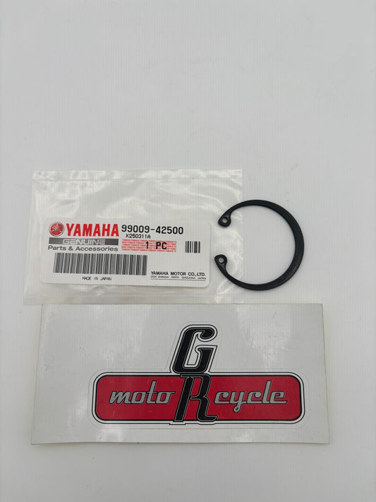 YAMAHA CIRCLIP (5U8) 99009-42500-00 Y136