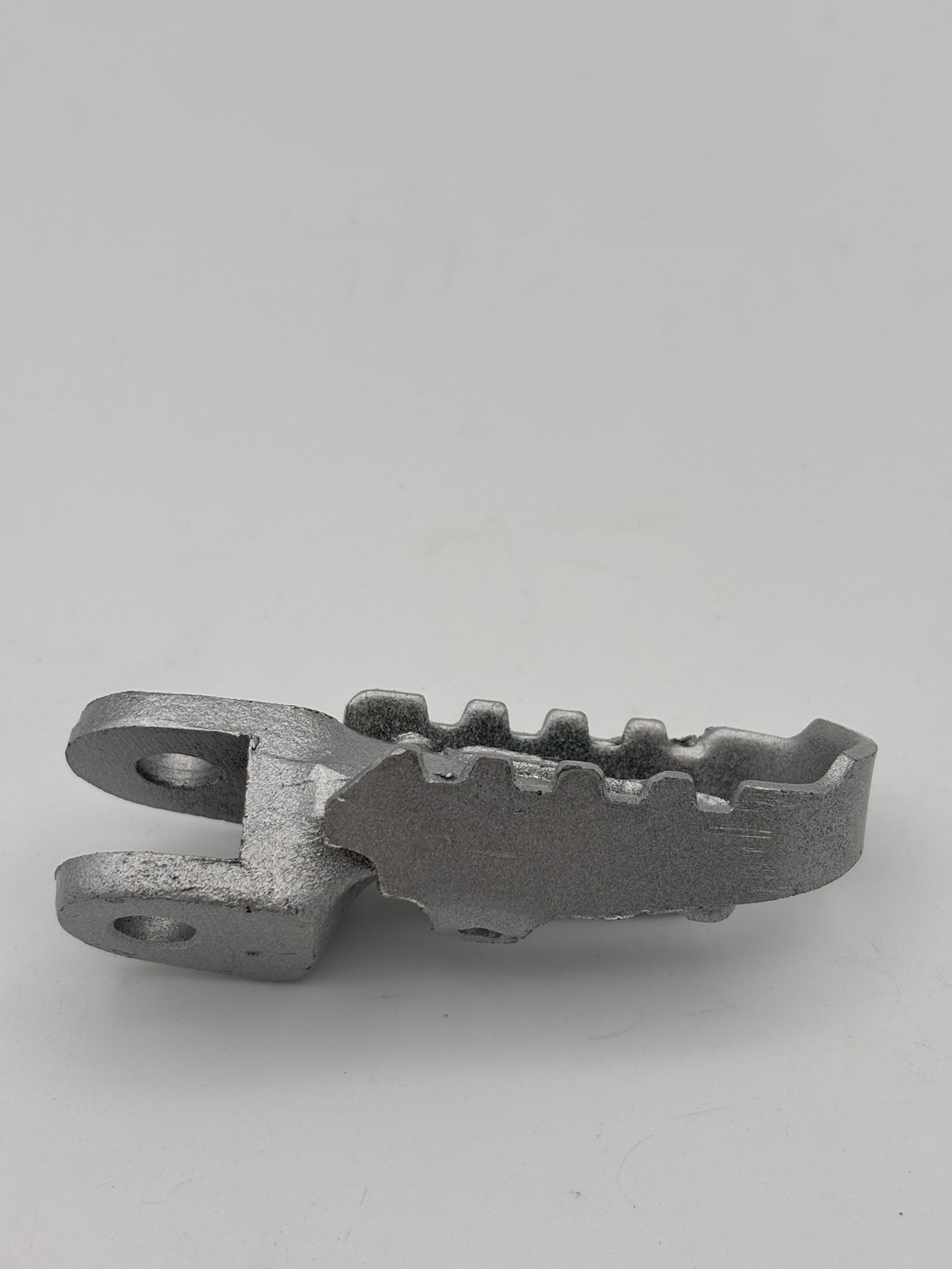 YAMAHA RIGHT FOOTREST 434-27421-00-35 Y20