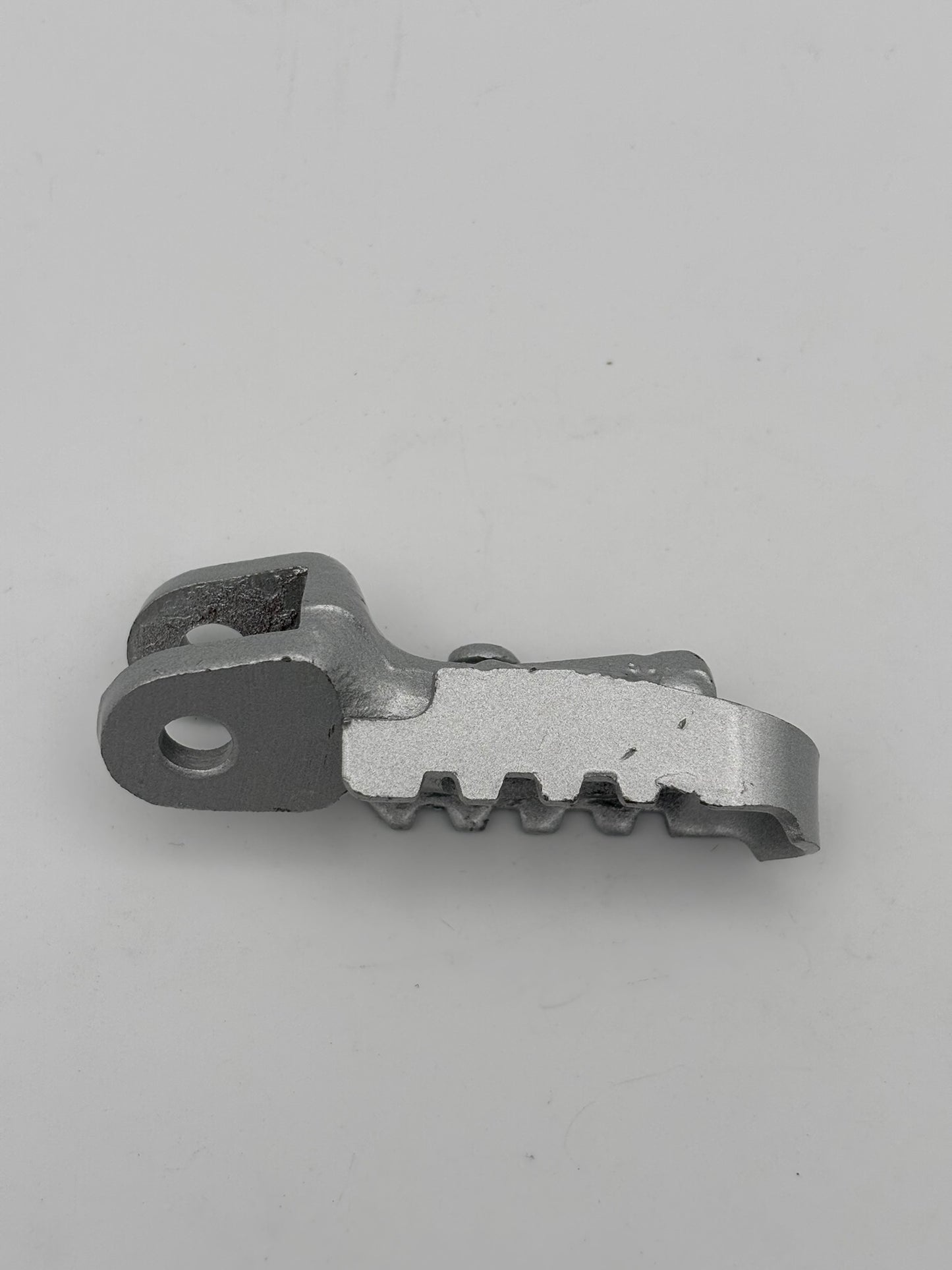 YAMAHA RIGHT FOOTREST 434-27421-00-35 Y20