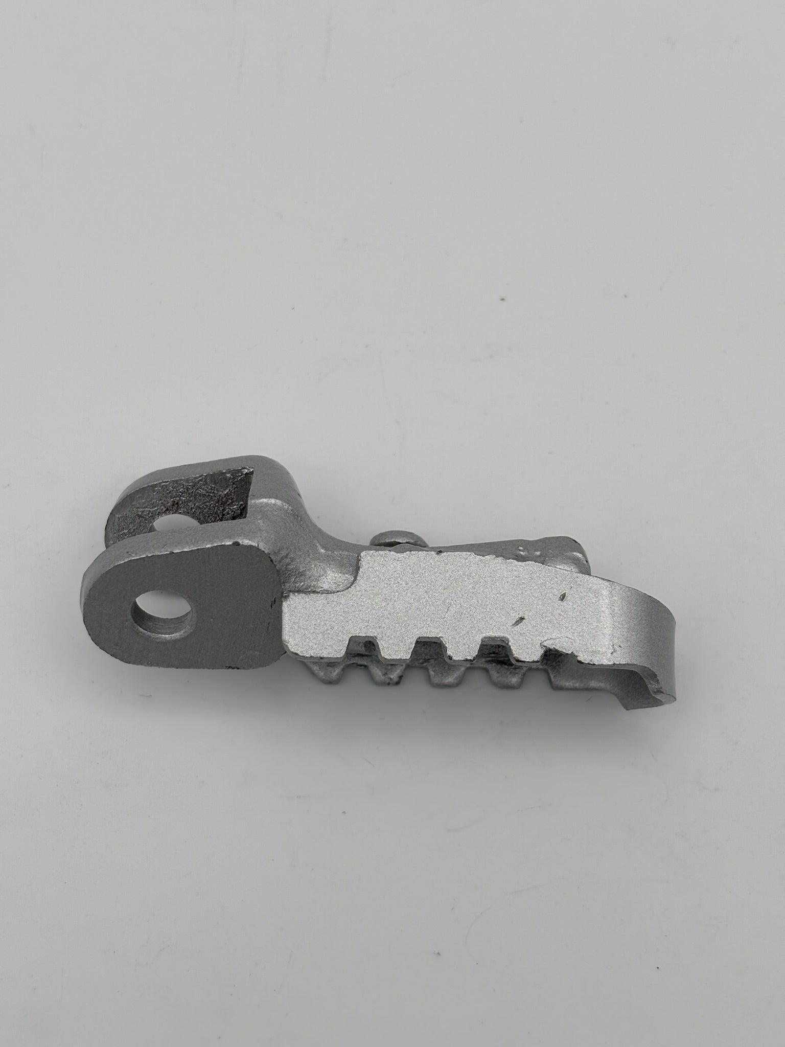 YAMAHA RIGHT FOOTREST 434-27421-00-35 Y20