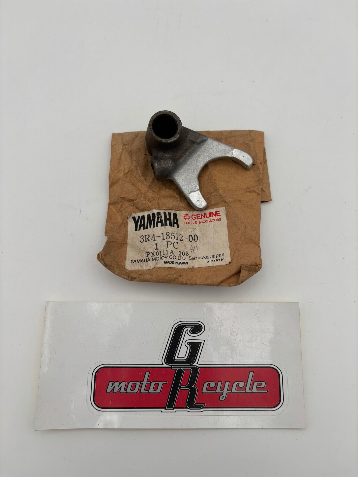 YAMAHA SHIFT FORK 2. (SUB 3R4-18512-01-00 ) 3R4-18512-00-00 Y20
