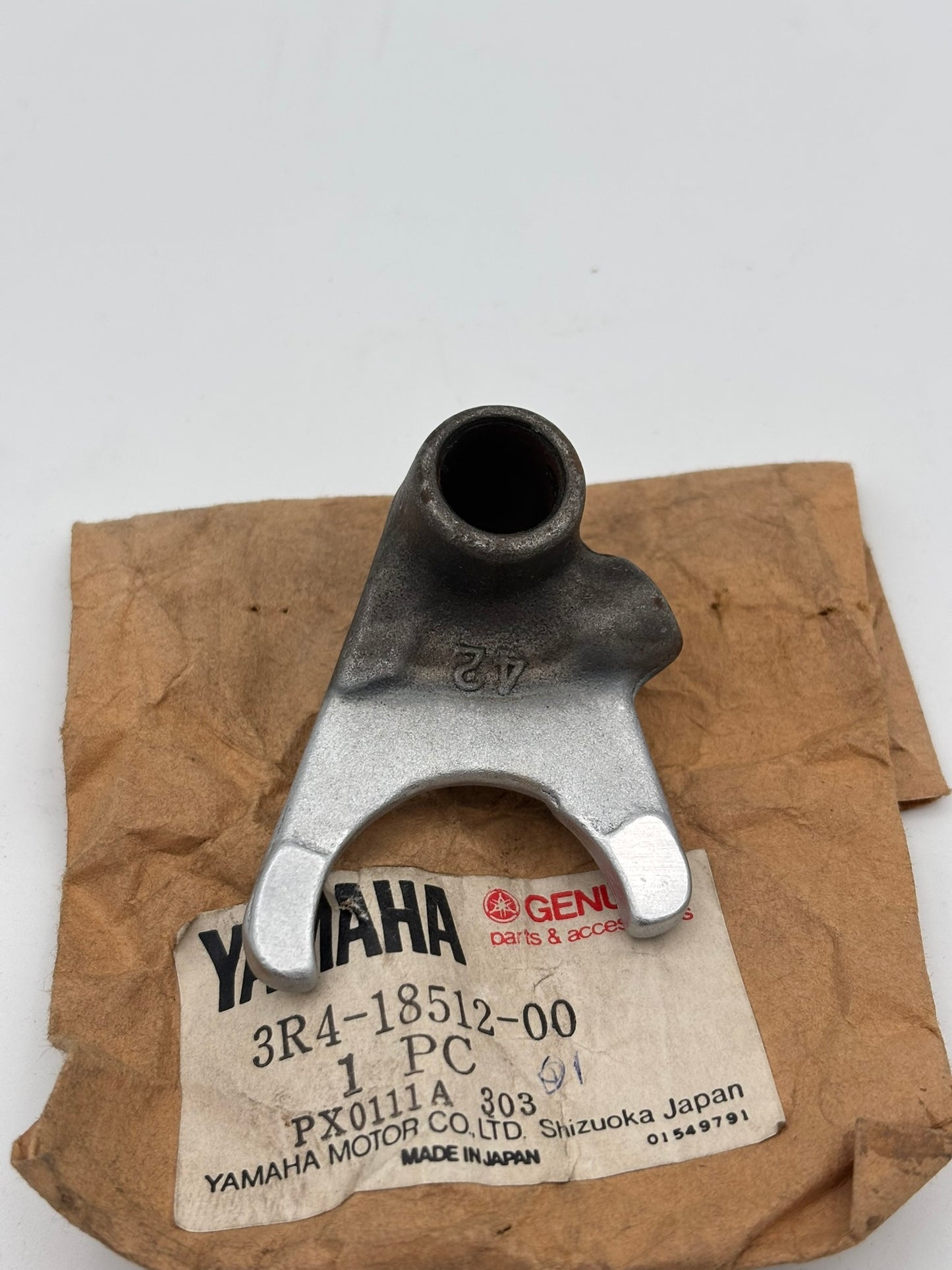 YAMAHA SHIFT FORK 2. (SUB 3R4-18512-01-00 ) 3R4-18512-00-00 Y20