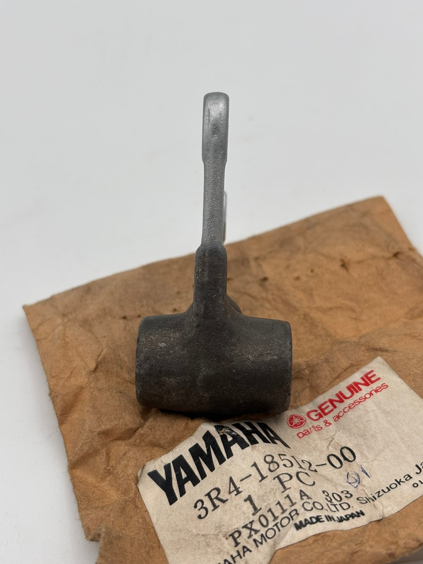 YAMAHA SHIFT FORK 2. (SUB 3R4-18512-01-00 ) 3R4-18512-00-00 Y20