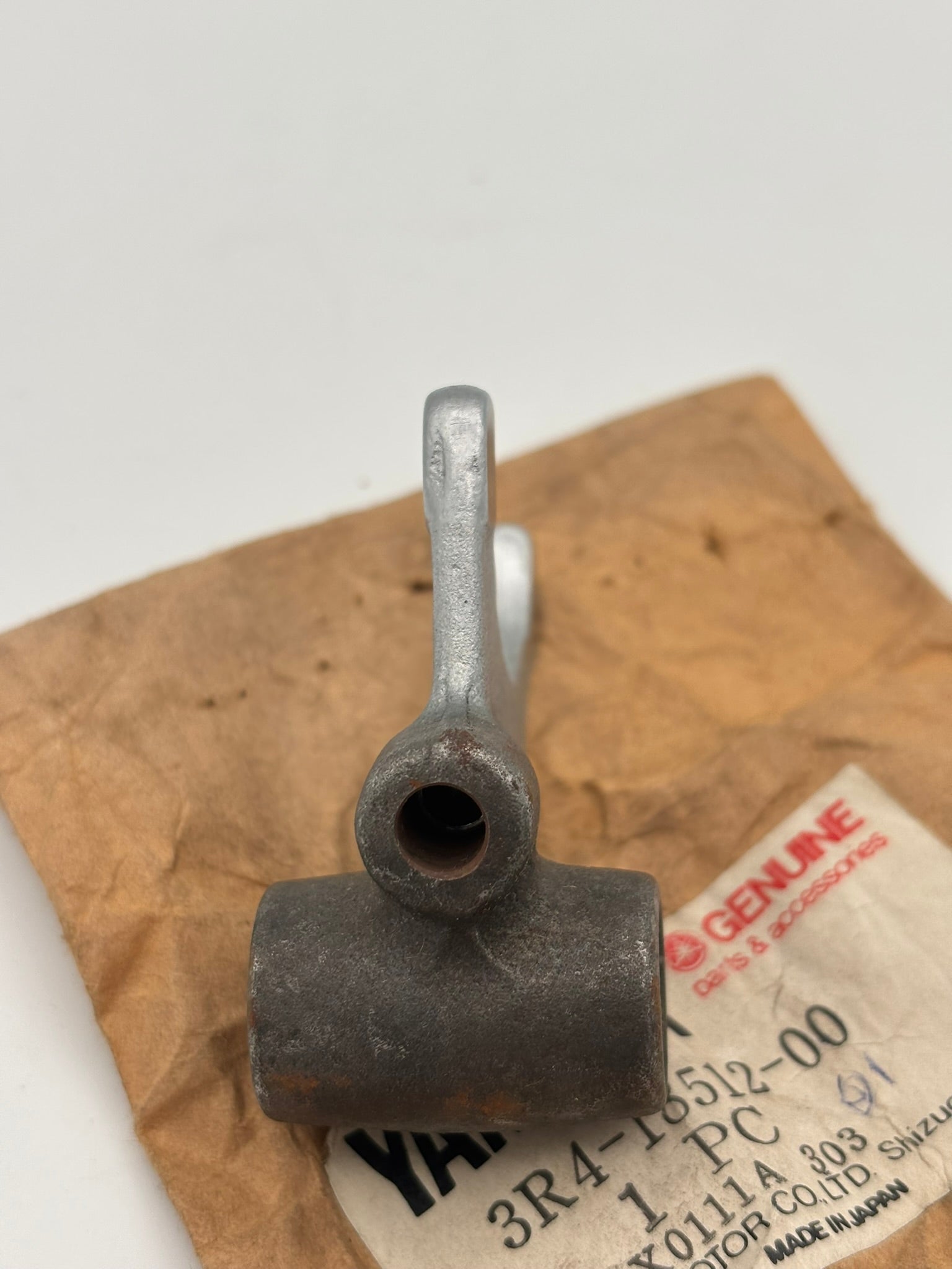 YAMAHA SHIFT FORK 2. (SUB 3R4-18512-01-00 ) 3R4-18512-00-00 Y20