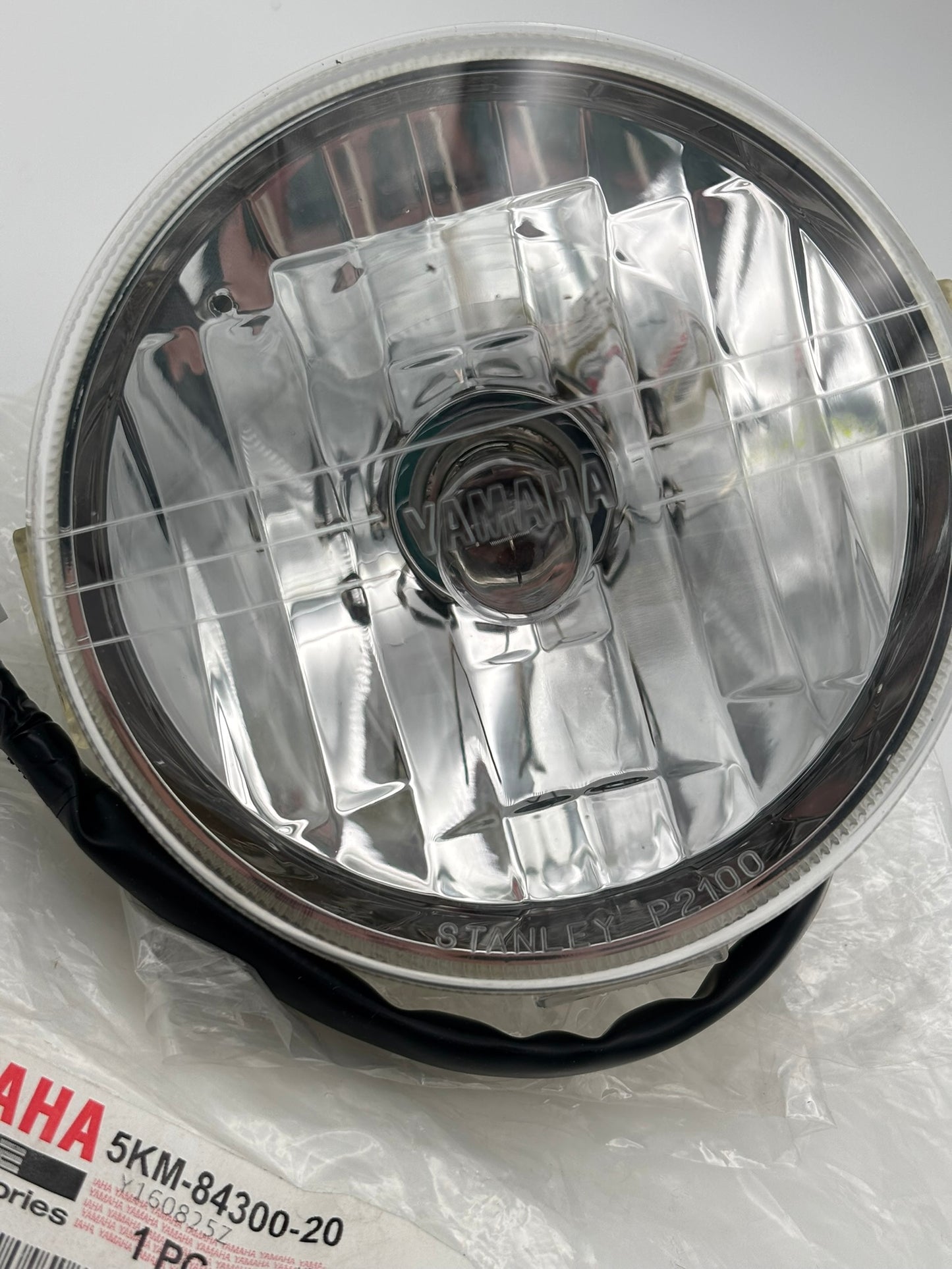 YAMAHA HEADLIGHT ASSY 5KM-84300-20-00 Y21