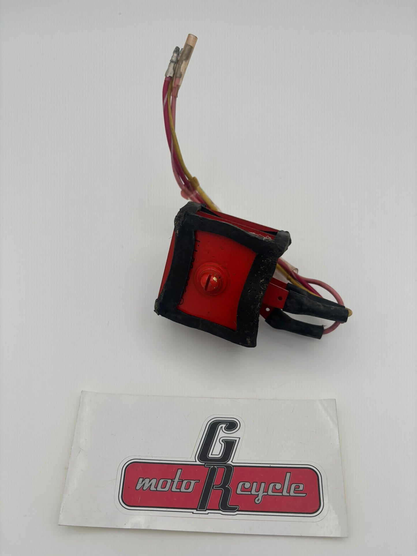 HONDA SELENIUM RECTIFIER (3 WIRES) (DAMAGED RUBBER) (SUB 31700-028-008 31700-028-018 ) 31700-028-000-4 H229