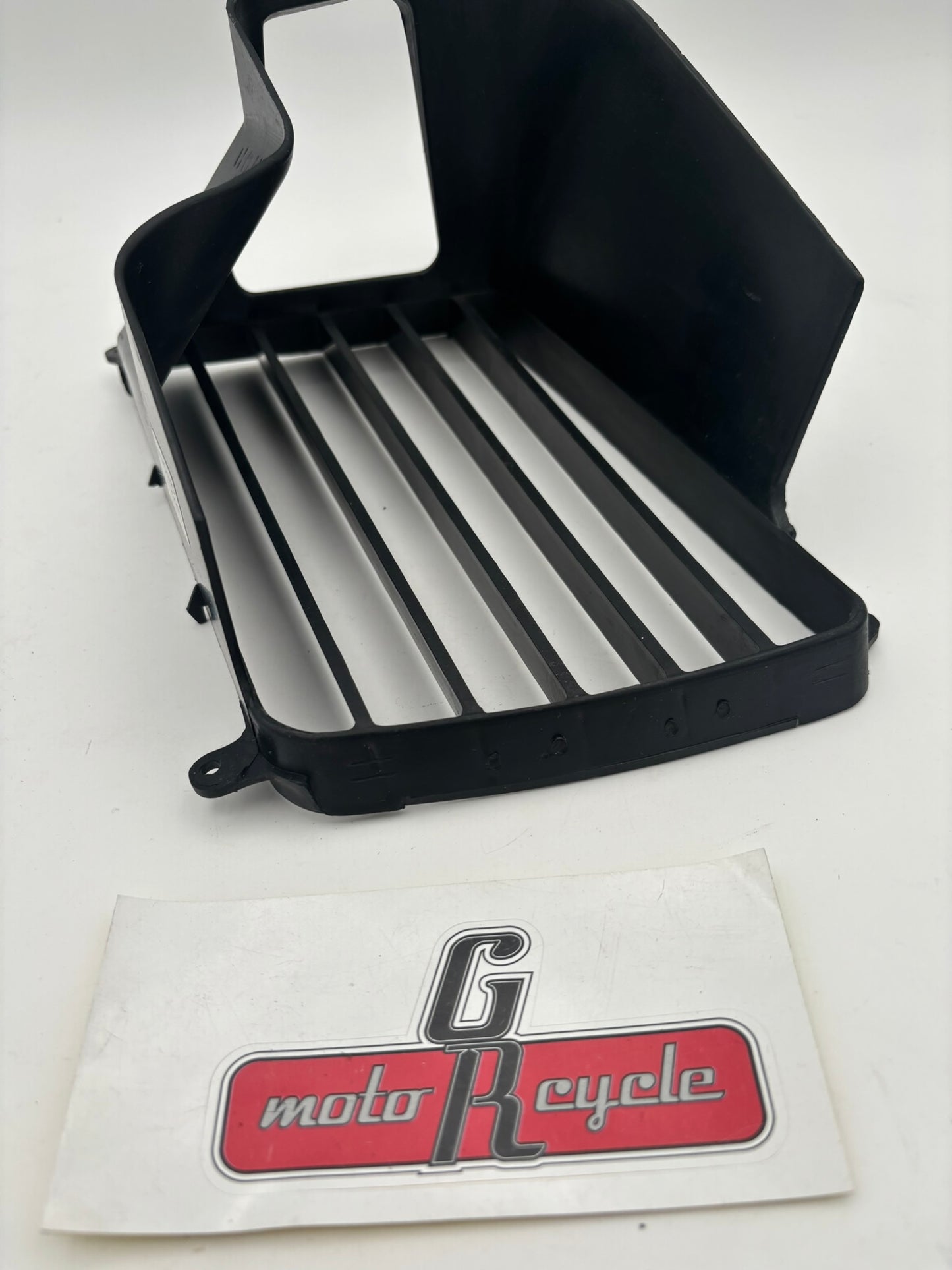 HONDA USED LEFT SIDE COWL LOWER LOUVER 64295-MN5-000-U H242