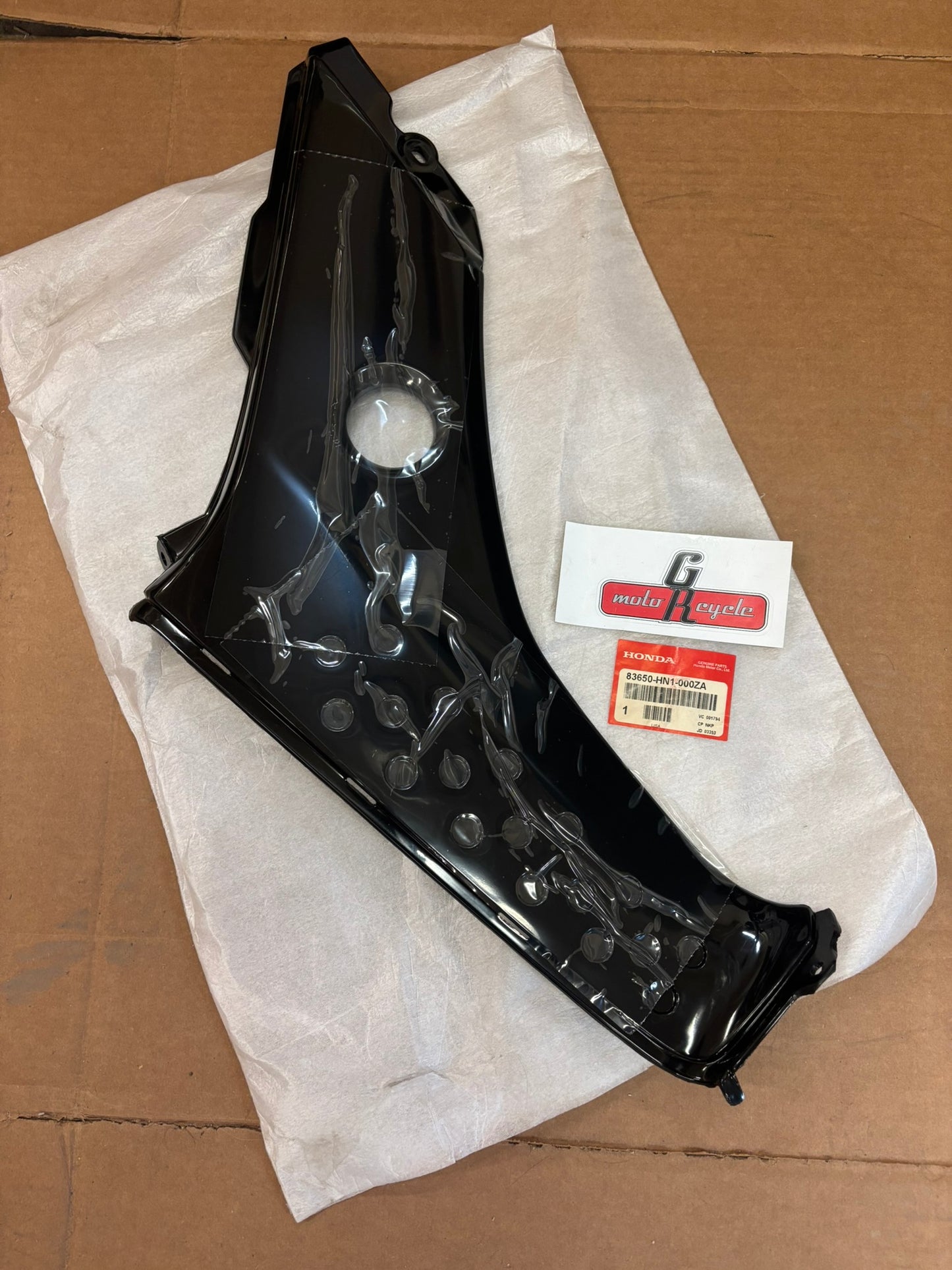 HONDA LEFT SIDE COVER 83650-HN1-000ZA HBOX