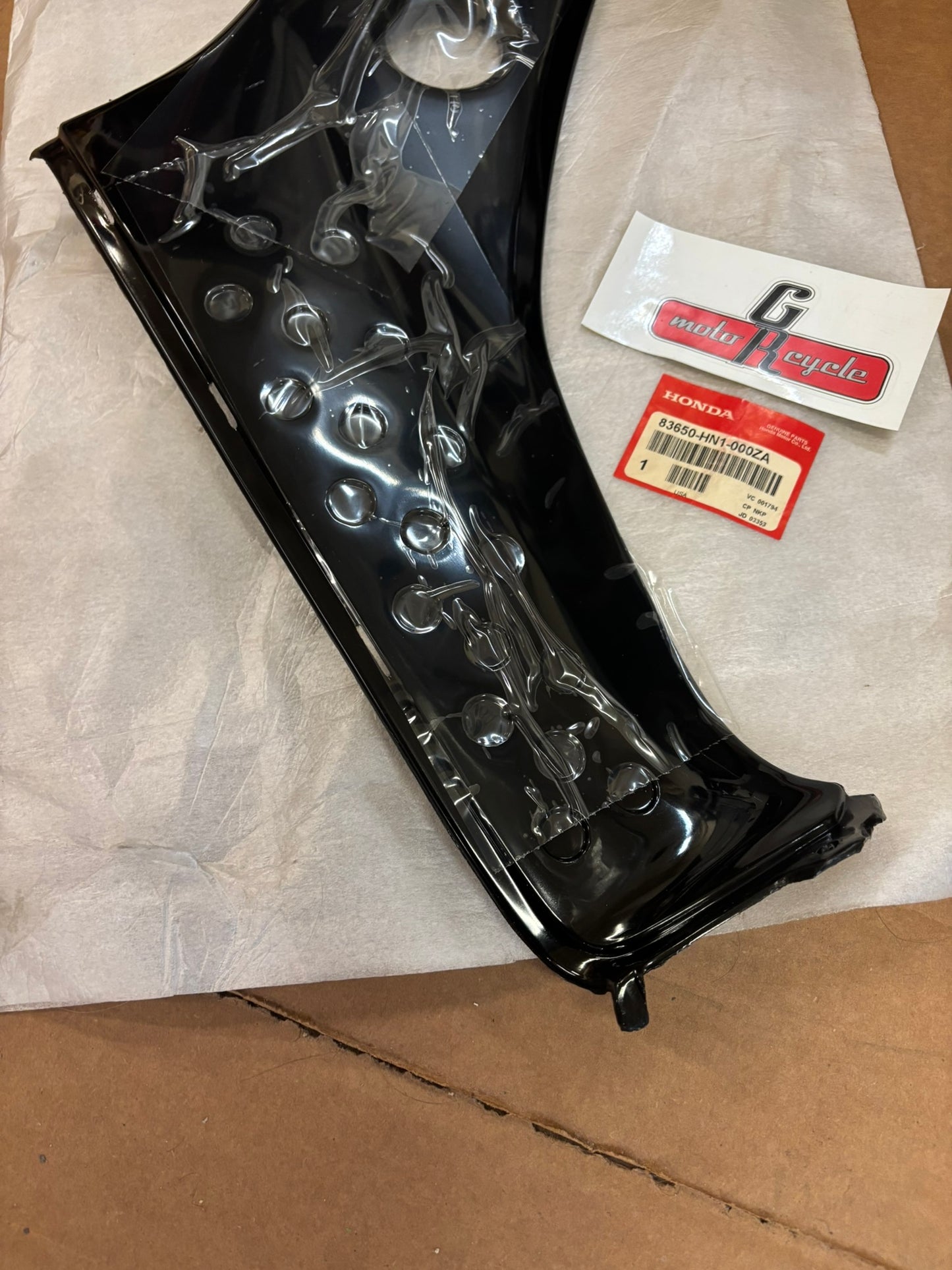 HONDA LEFT SIDE COVER 83650-HN1-000ZA HBOX