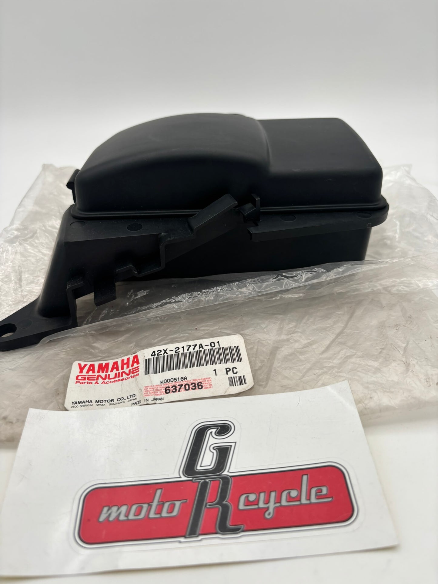 YAMAHA BOX (SUB 42X-2177A-00-00 ) 42X-2177A-01-00 Y277