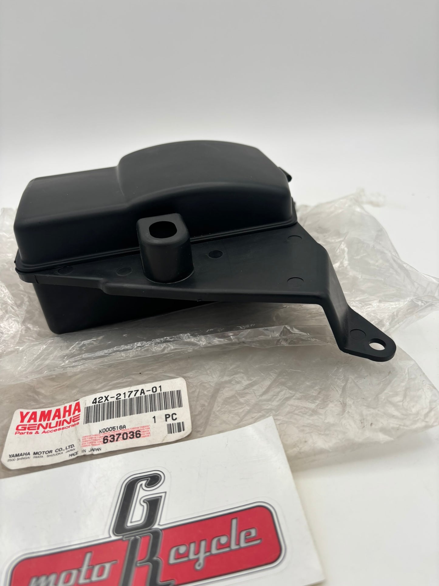 YAMAHA BOX (SUB 42X-2177A-00-00 ) 42X-2177A-01-00 Y277
