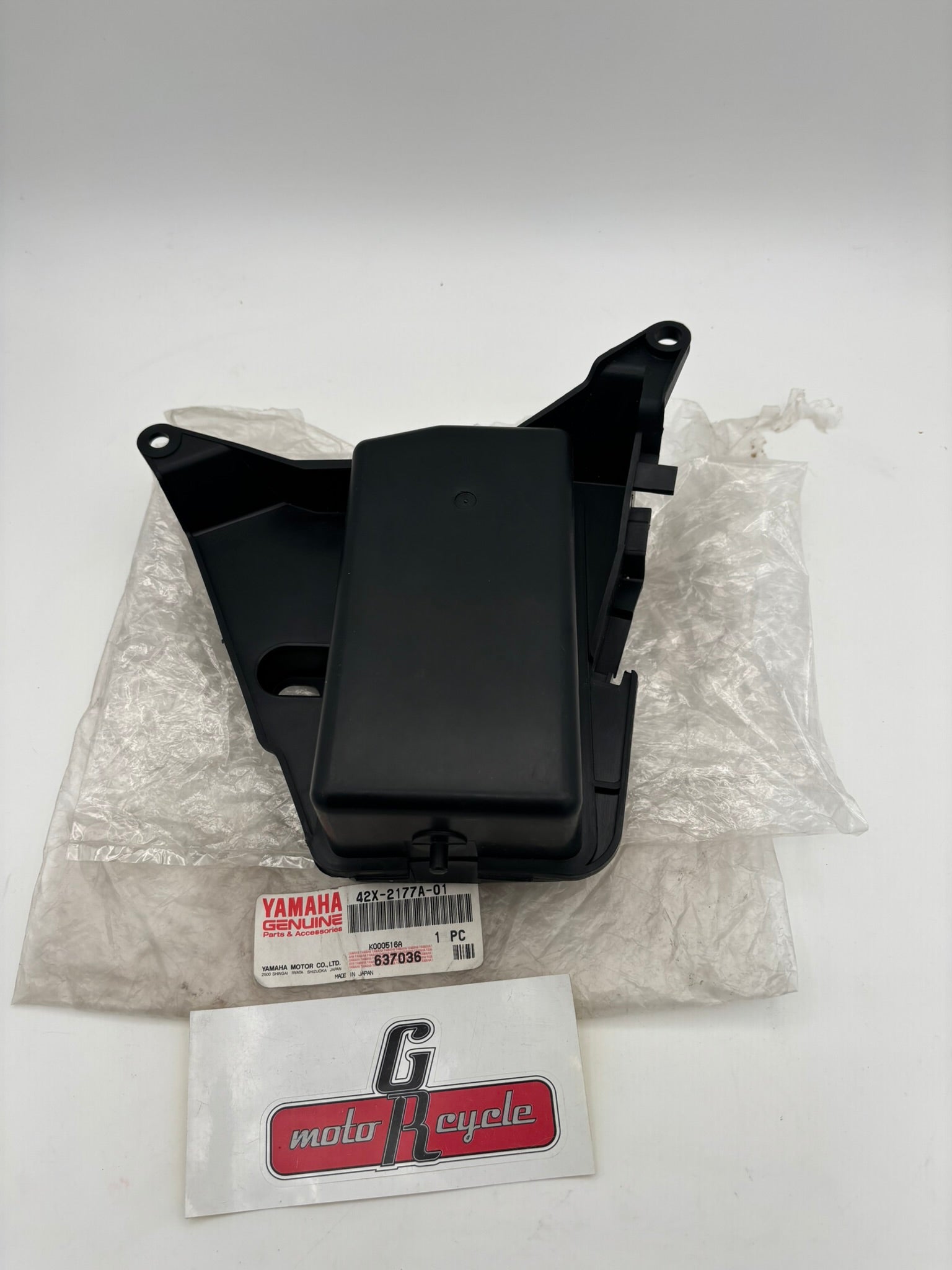 YAMAHA BOX (SUB 42X-2177A-00-00 ) 42X-2177A-01-00 Y277