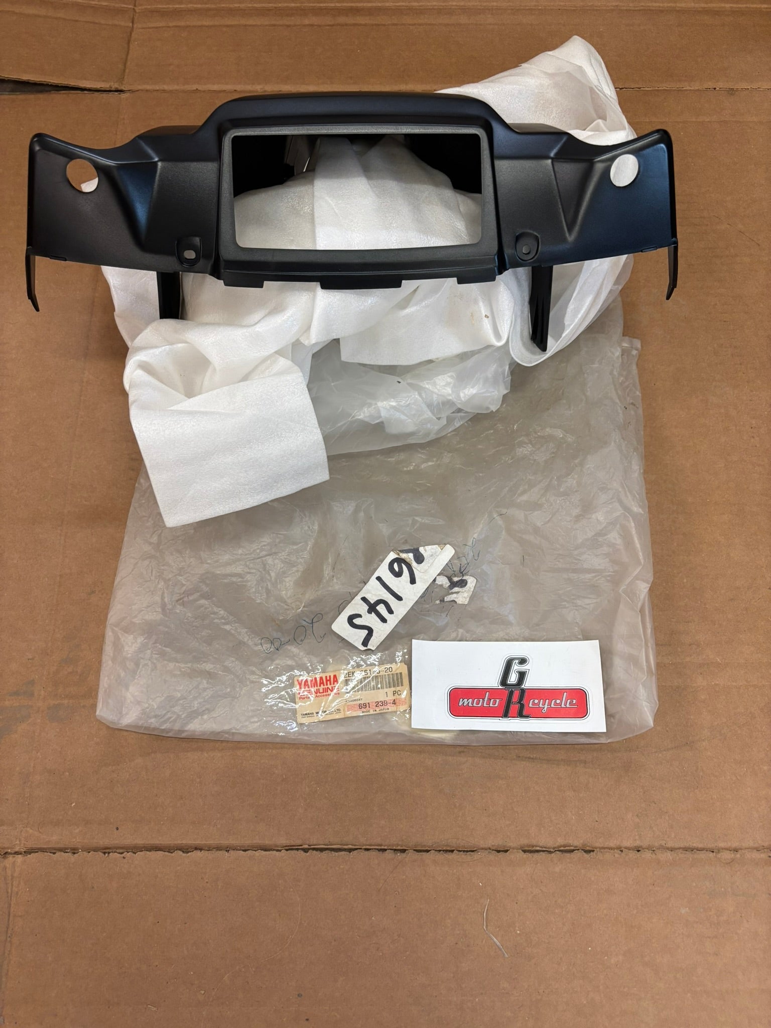 YAMAHA HANDLEBAR UPPER COVER 2. 2EK-26145-20-00 YBOX