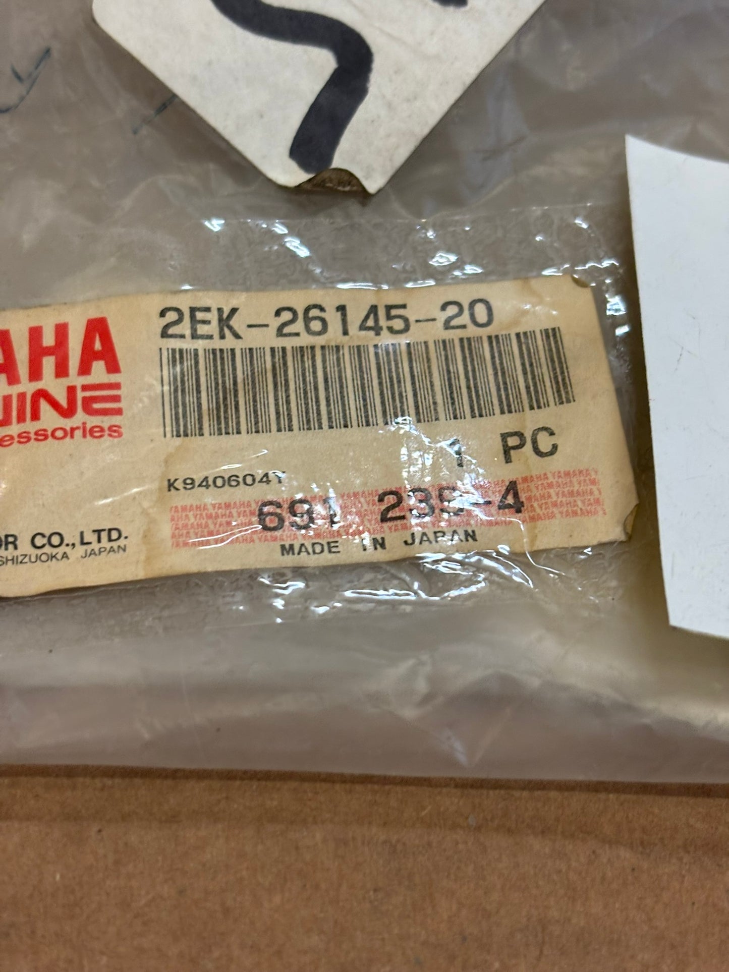 YAMAHA HANDLEBAR UPPER COVER 2. 2EK-26145-20-00 YBOX