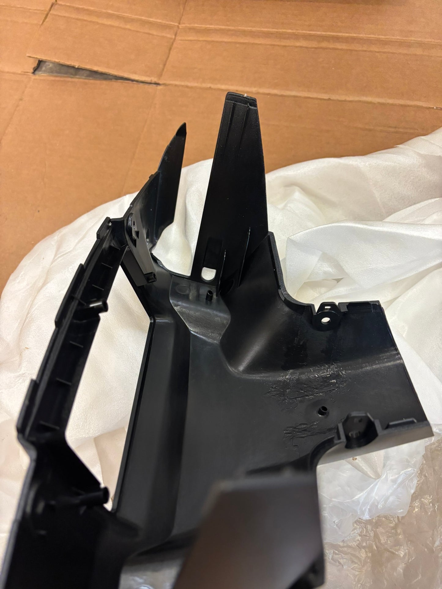 YAMAHA HANDLEBAR UPPER COVER 2. 2EK-26145-20-00 YBOX