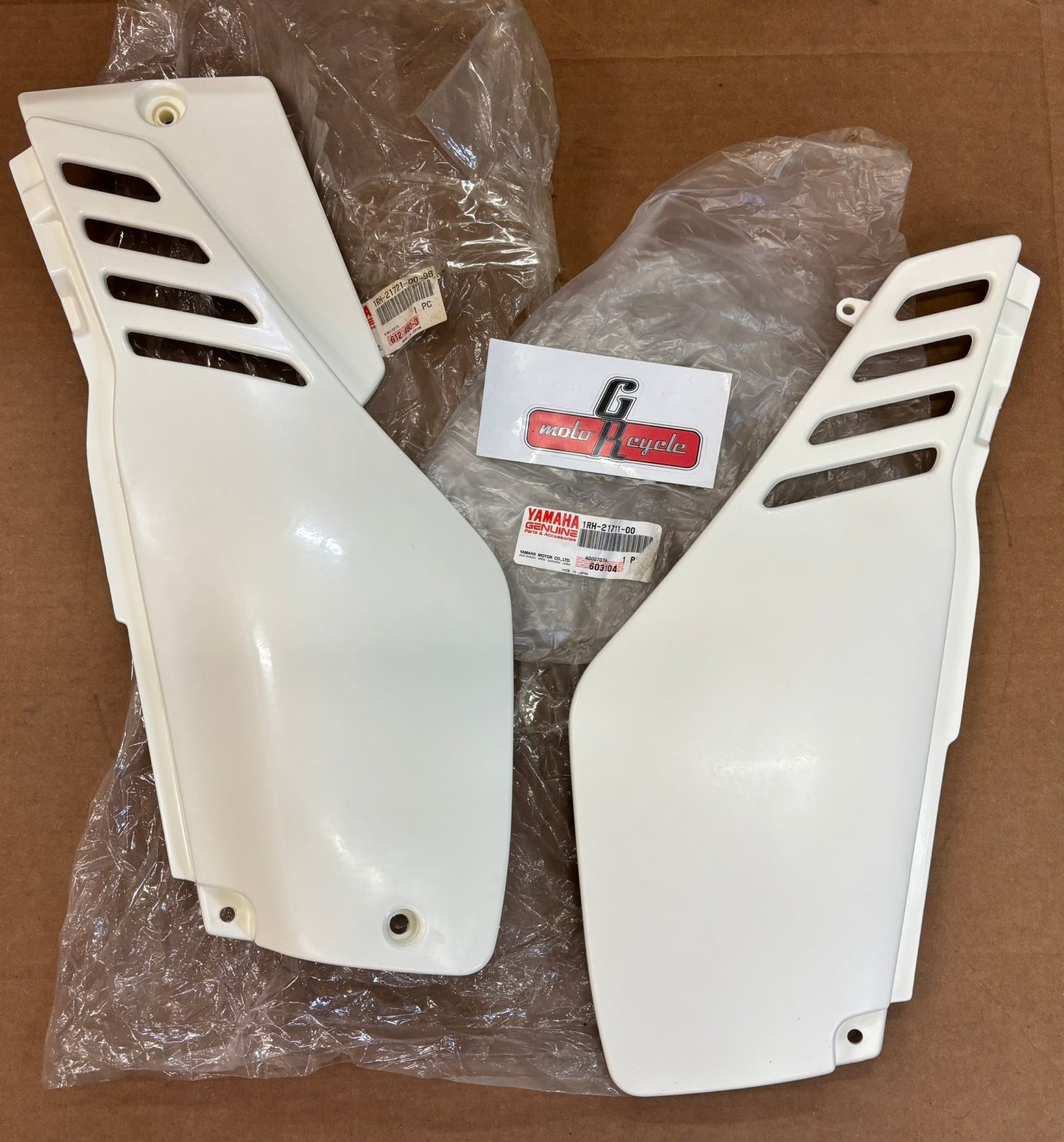 YAMAHA SIDE COVER KIT SET 1RH-21711-00-00 1RH-21721-00-98 Y278