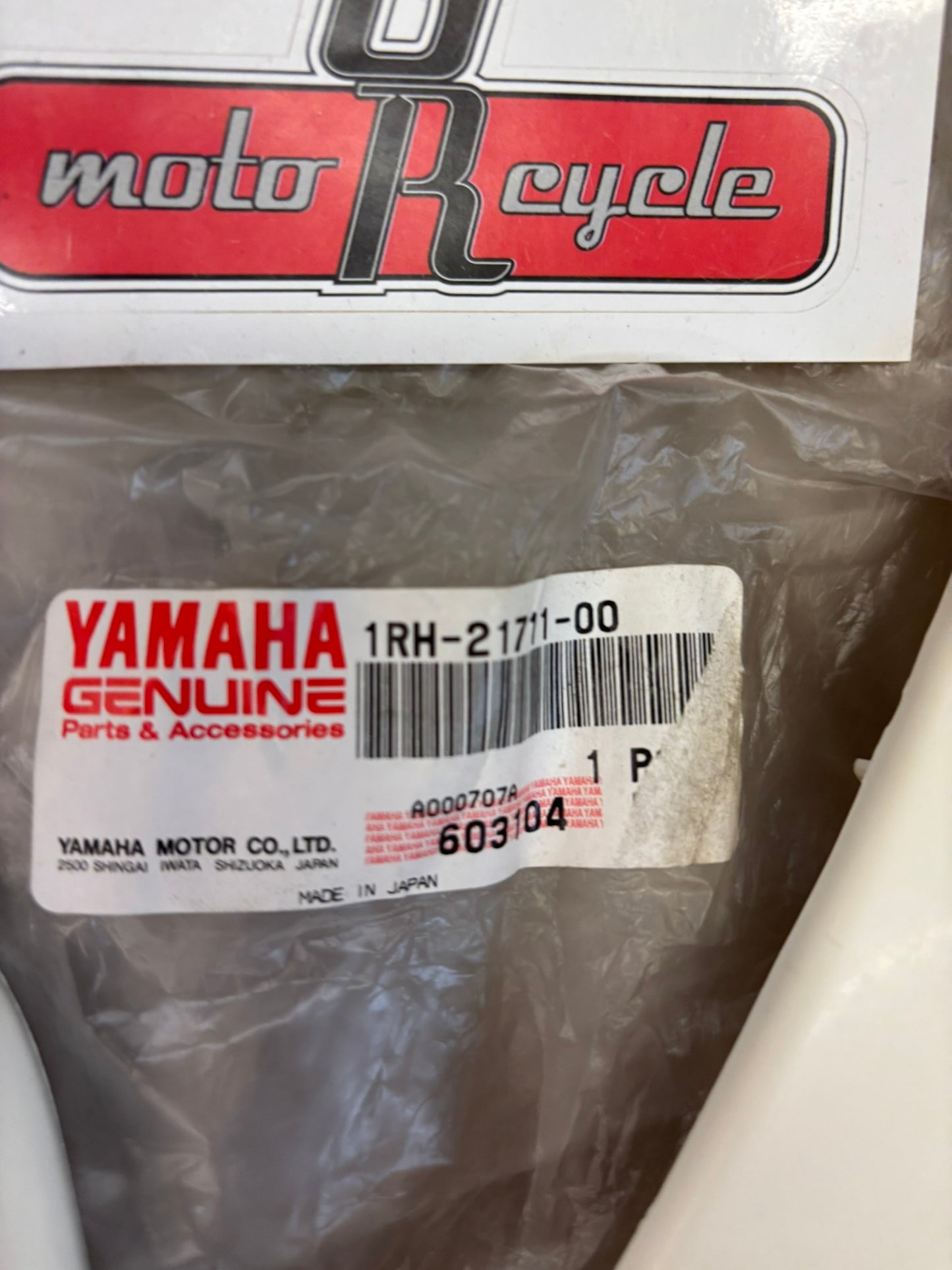 YAMAHA SIDE COVER KIT SET 1RH-21711-00-00 1RH-21721-00-98 Y278