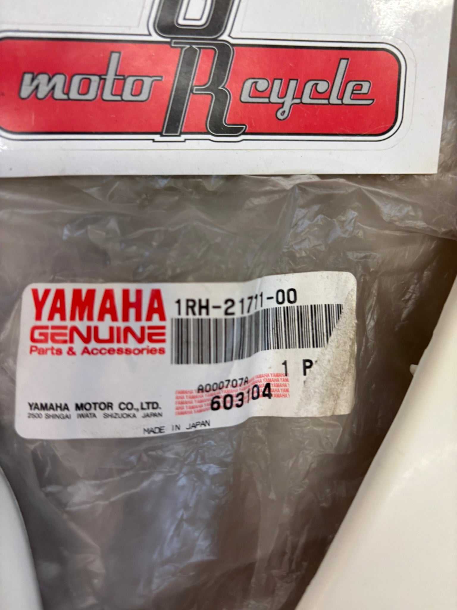 YAMAHA SIDE COVER KIT SET 1RH-21711-00-00 1RH-21721-00-98 Y278