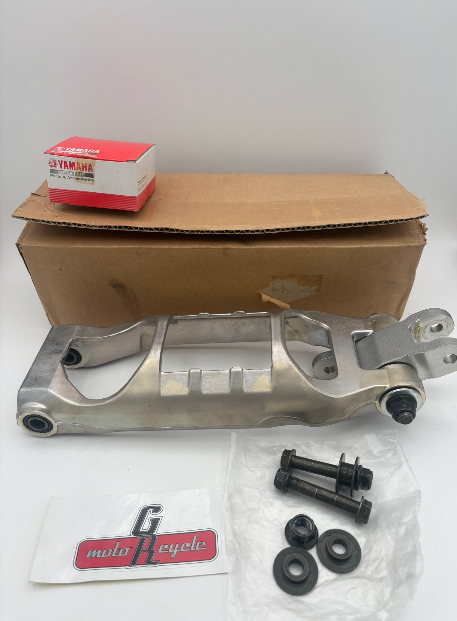 YAMAHA USED ARM 1. ( 5YU-2217A-00-00 90891-20132-00 ) 5YU-2217M-00-00-U Y278