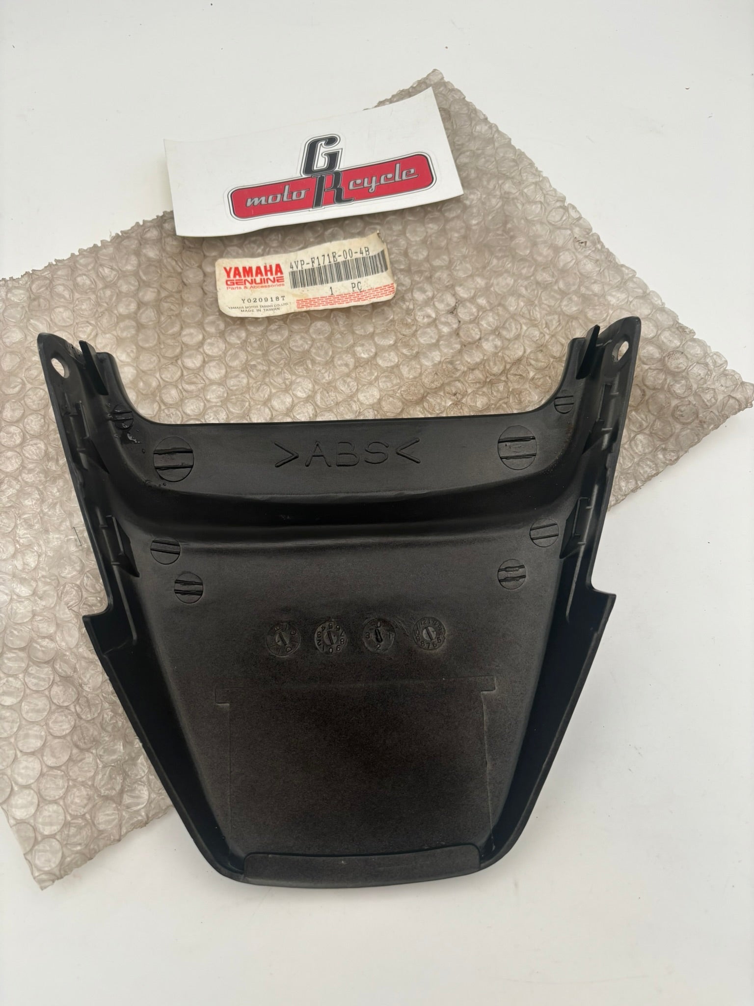 YAMAHA SIDE COVER 5. 4VP-F171E-00-4B Y278