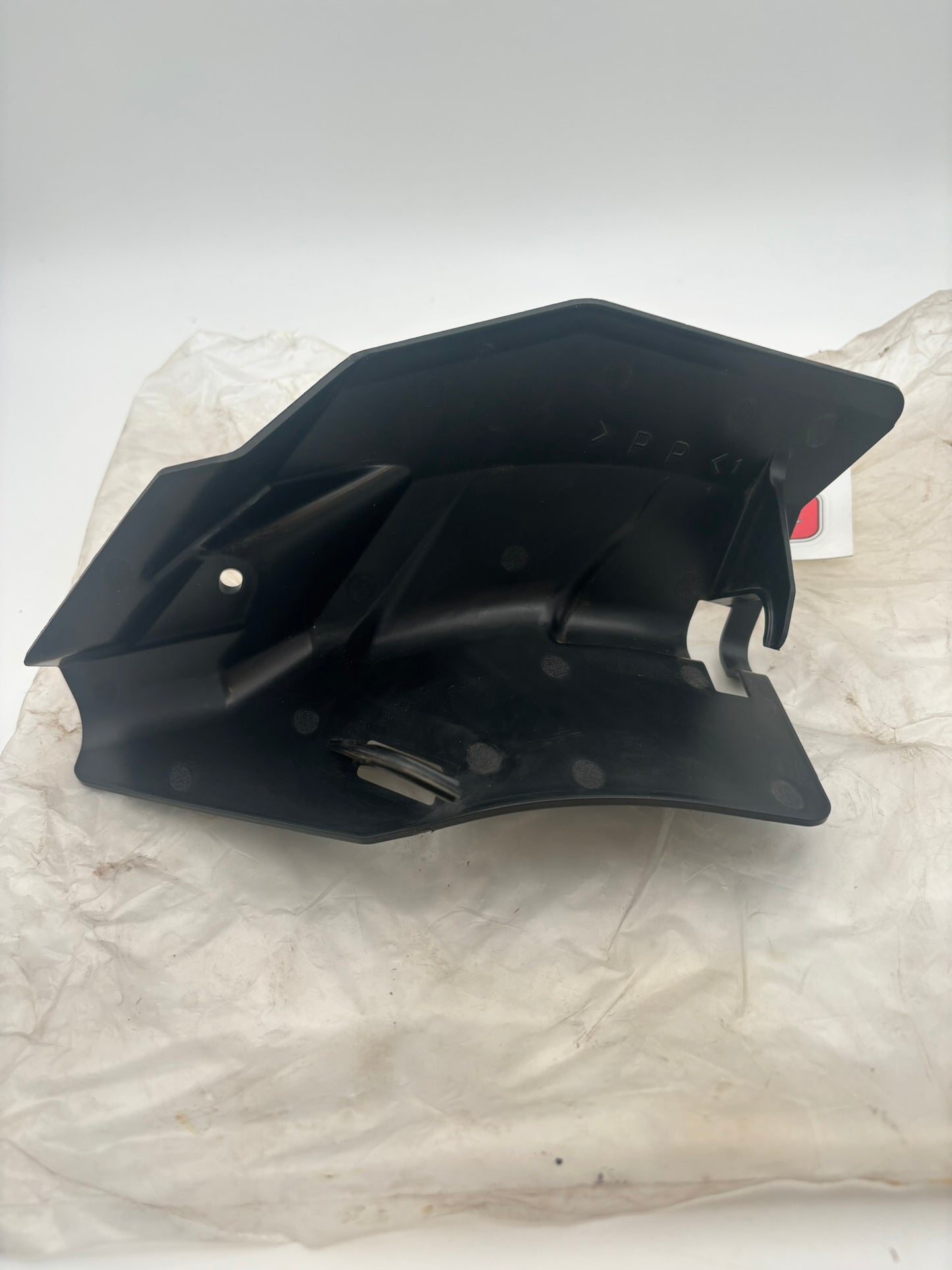 YAMAHA LOWER COVER 1. 3B4-23123-00-00 Y278