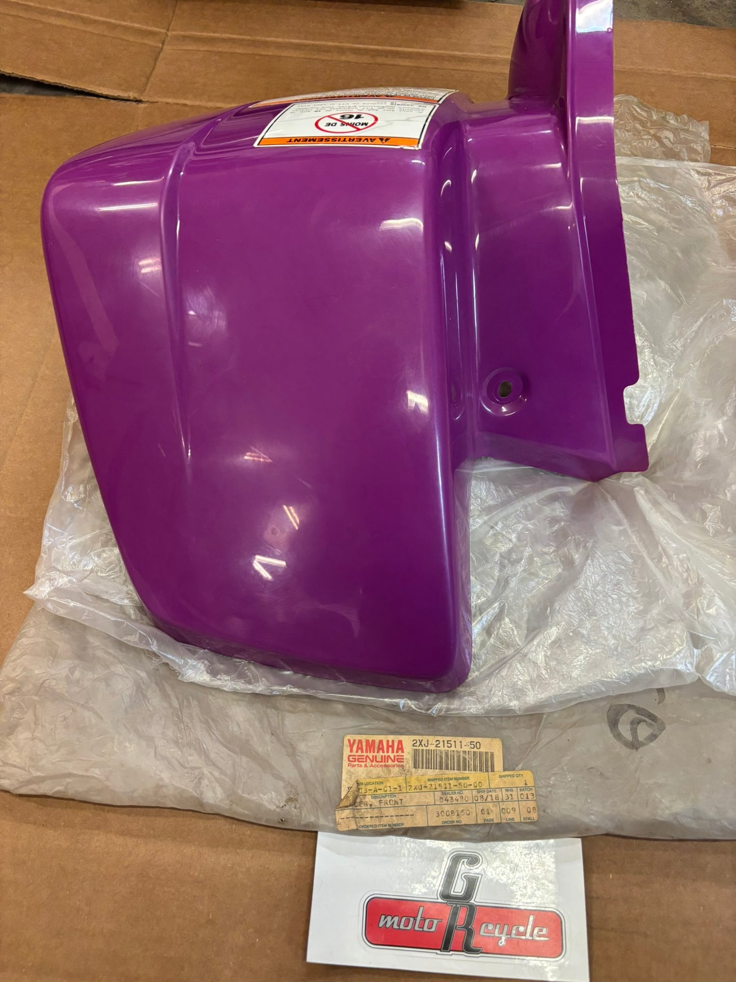 YAMAHA FRONT FENDER (SUB 2XJ-W2151-59-00 ) 2XJ-21511-50-00 YBOX