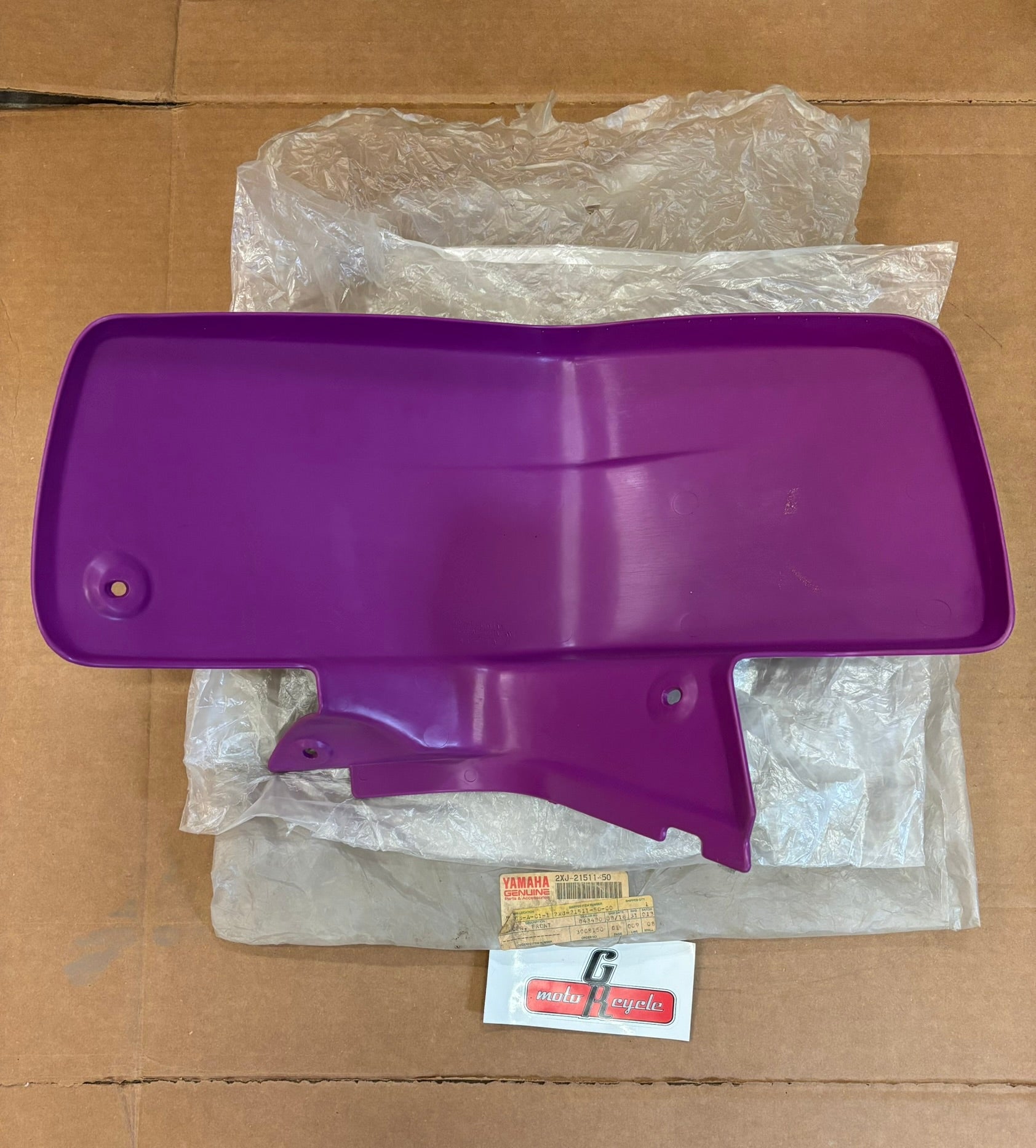 YAMAHA FRONT FENDER (SUB 2XJ-W2151-59-00 ) 2XJ-21511-50-00 YBOX