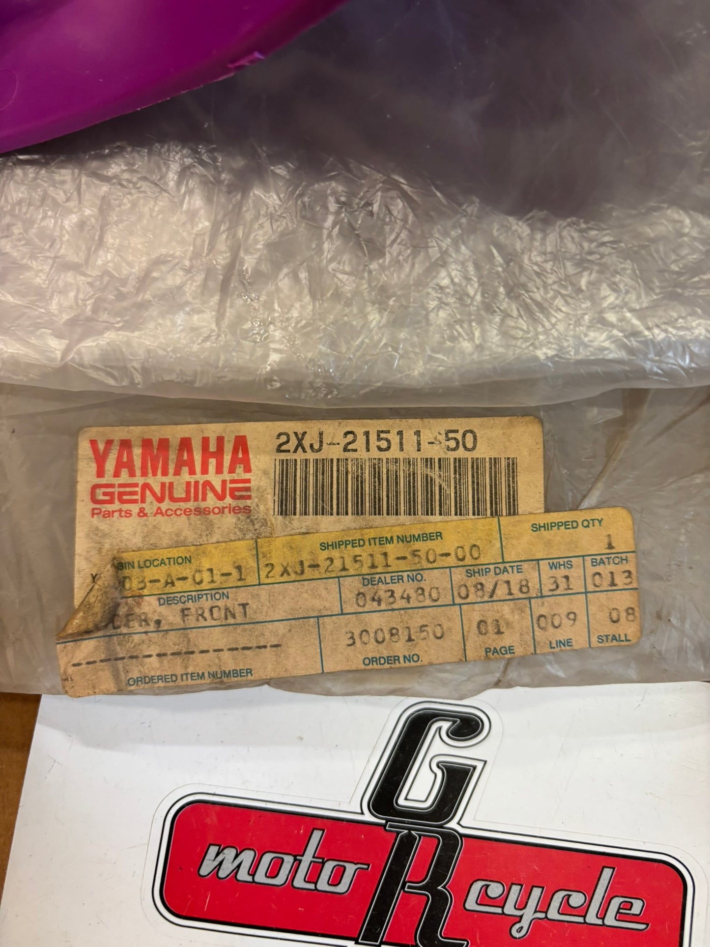 YAMAHA FRONT FENDER (SUB 2XJ-W2151-59-00 ) 2XJ-21511-50-00 YBOX