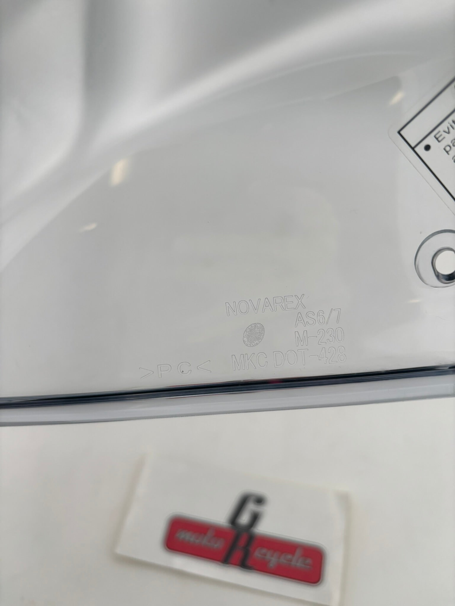 YAMAHA USED FZ1 WINDSHIELD 3C3-28381-10-00-U Y279