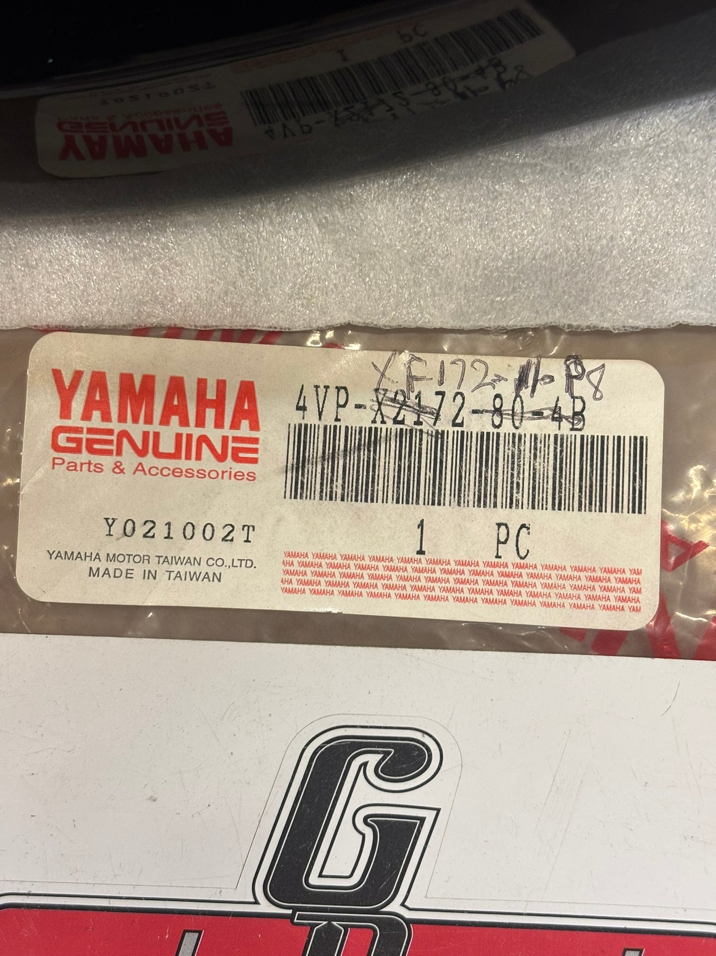 YAMAHA SIDE COVER 2. (SUB 4VP-XF172-11-P8 ) 4VP-X2172-80-4B YBOX