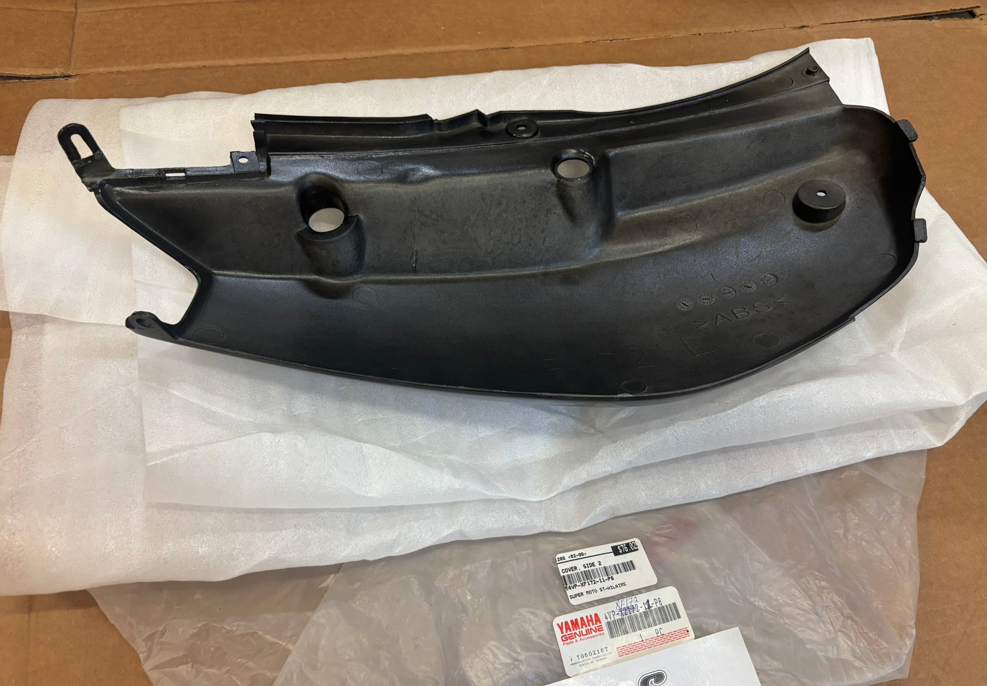 YAMAHA SIDE COVER 2. (SUB 4VP-X2172-10-P8 ) 4VP-XF172-11-P8 YBOX