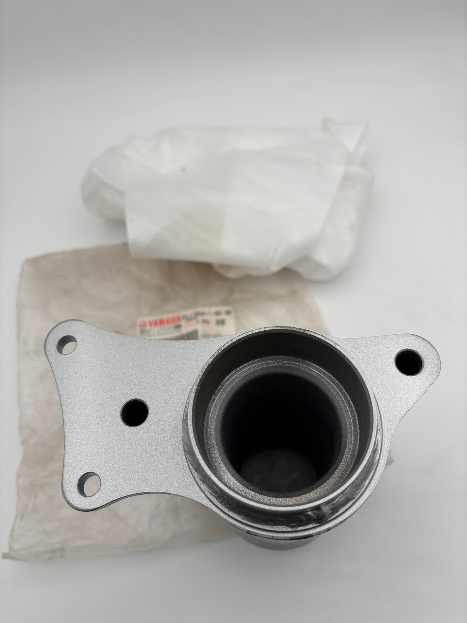 YAMAHA REAR HUB 2XJ-25311-00-35 Y281